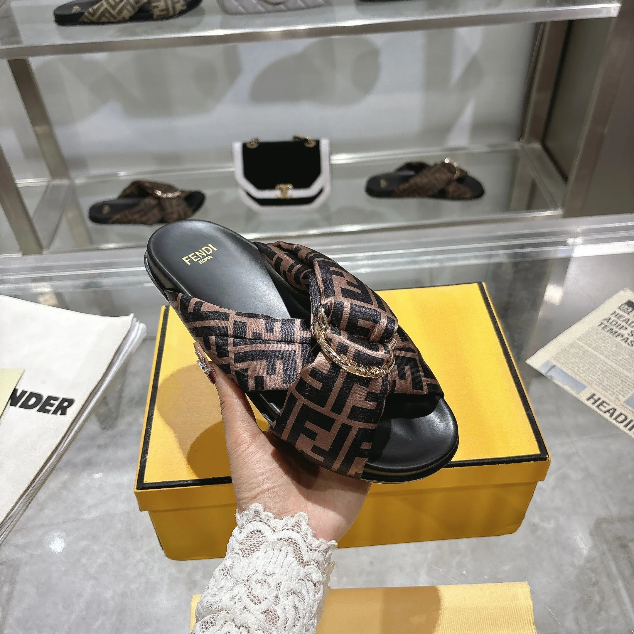 FENDI Slides Black-Brown EU35-42 A90202609110045 - Image 4
