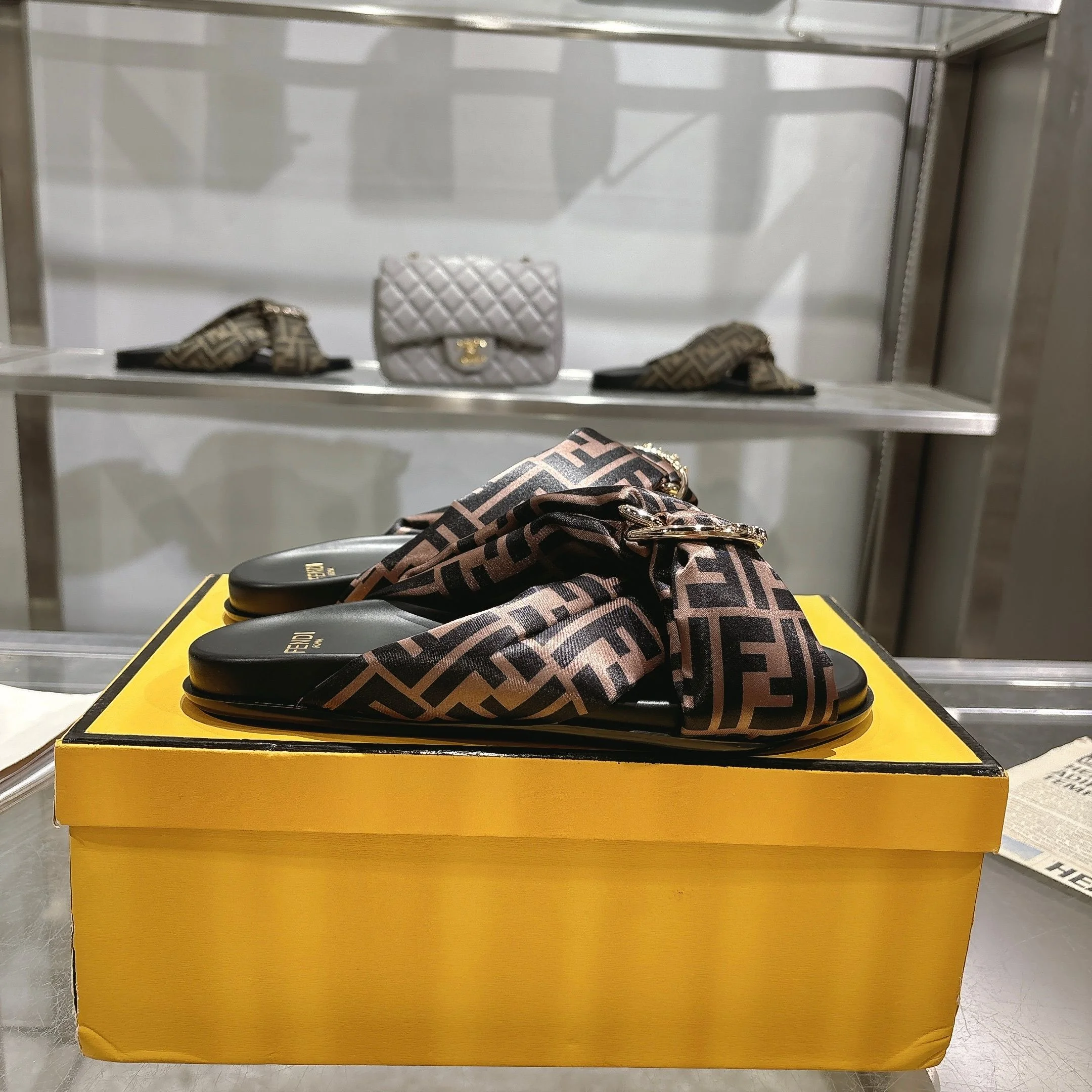 FENDI Slides Black-Brown EU35-42 A90202609110045 - Image 5
