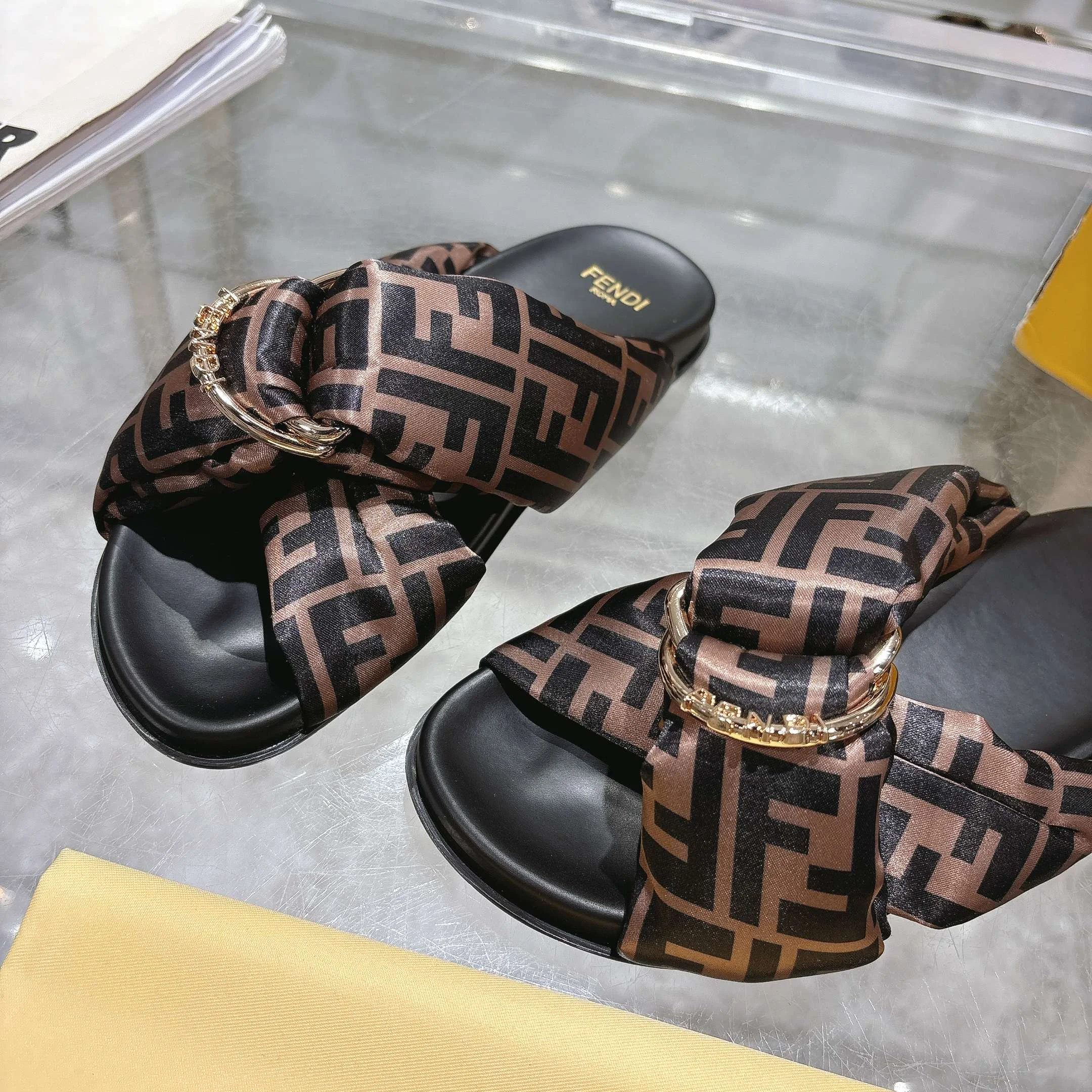 FENDI Slides Black-Brown EU35-42 A90202609110045 - Image 9