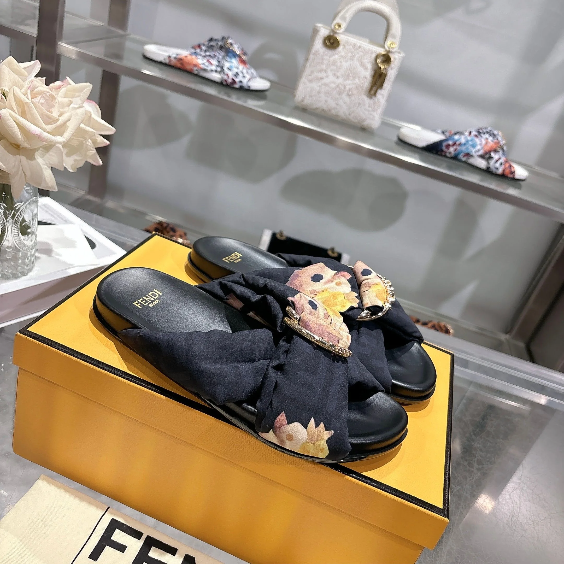 FENDI Slides Black-Gold EU35-46 A90202609110038