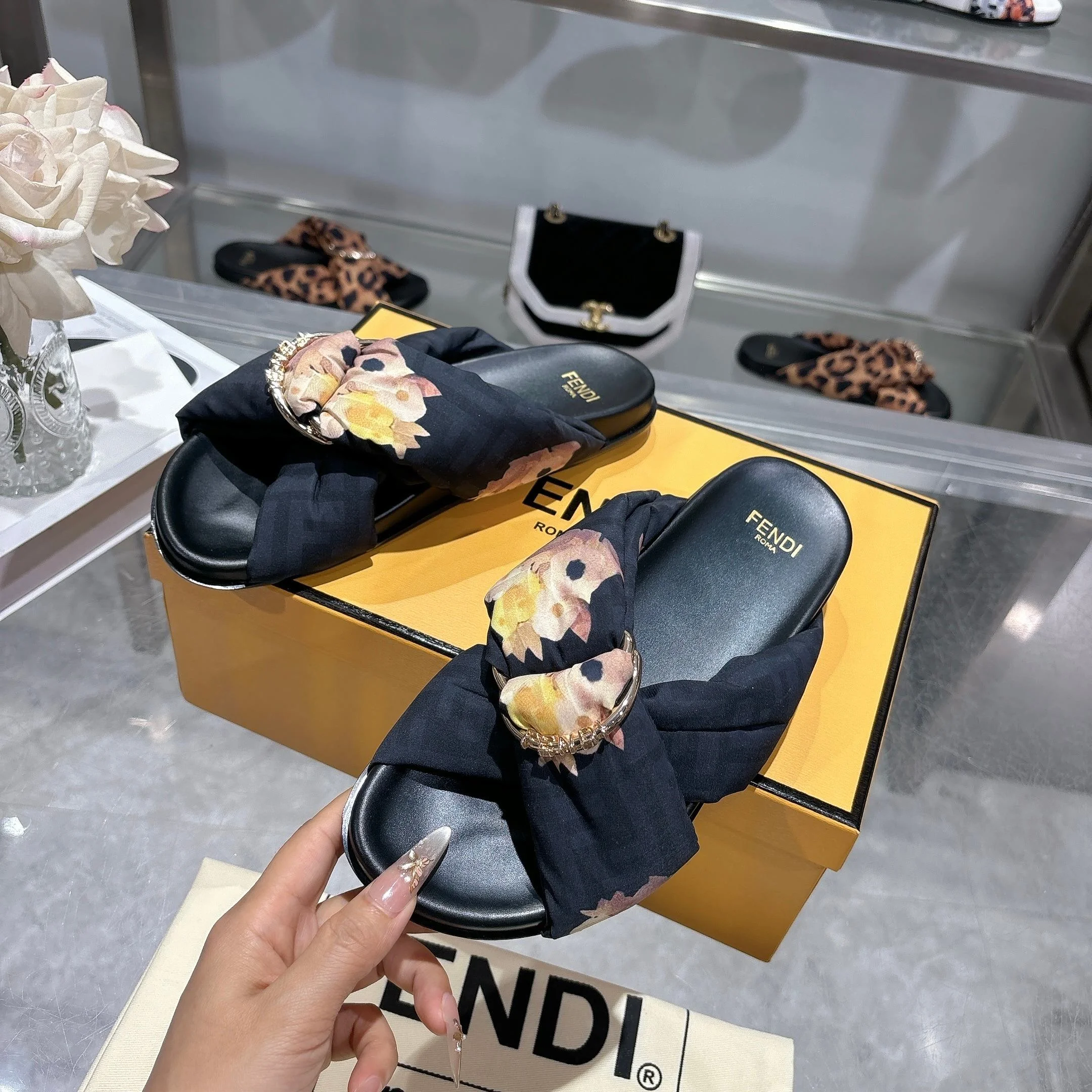 FENDI Slides Black-Gold EU35-46 A90202609110038 - Image 2