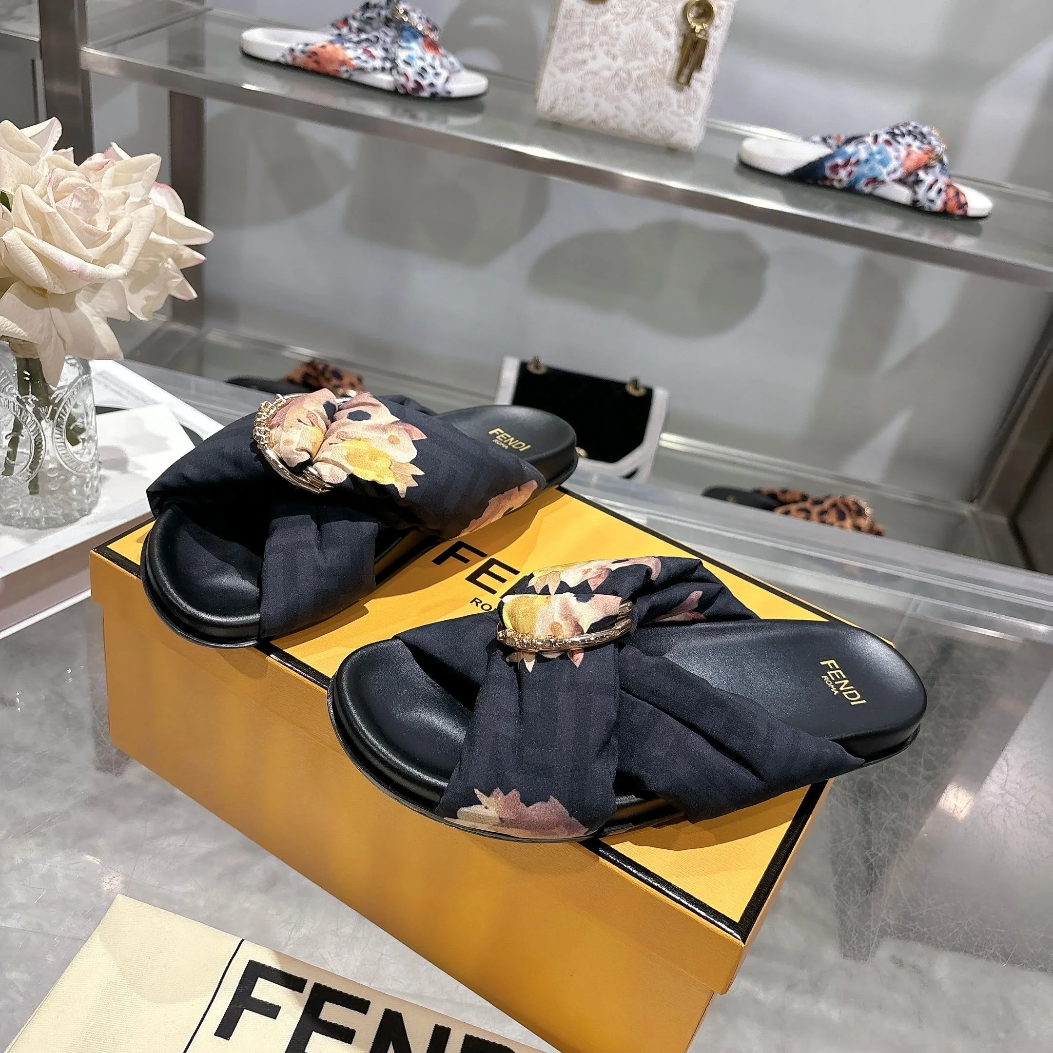 FENDI Slides Black-Gold EU35-46 A90202609110038 - Image 3