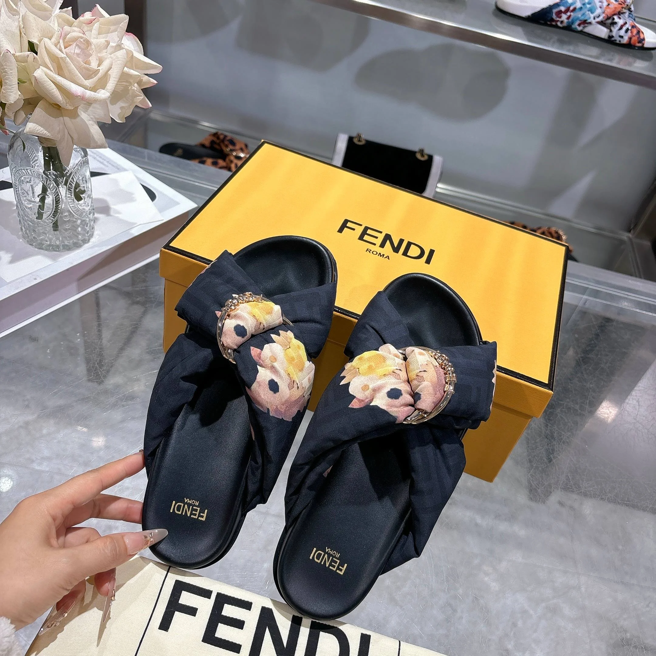 FENDI Slides Black-Gold EU35-46 A90202609110038 - Image 5