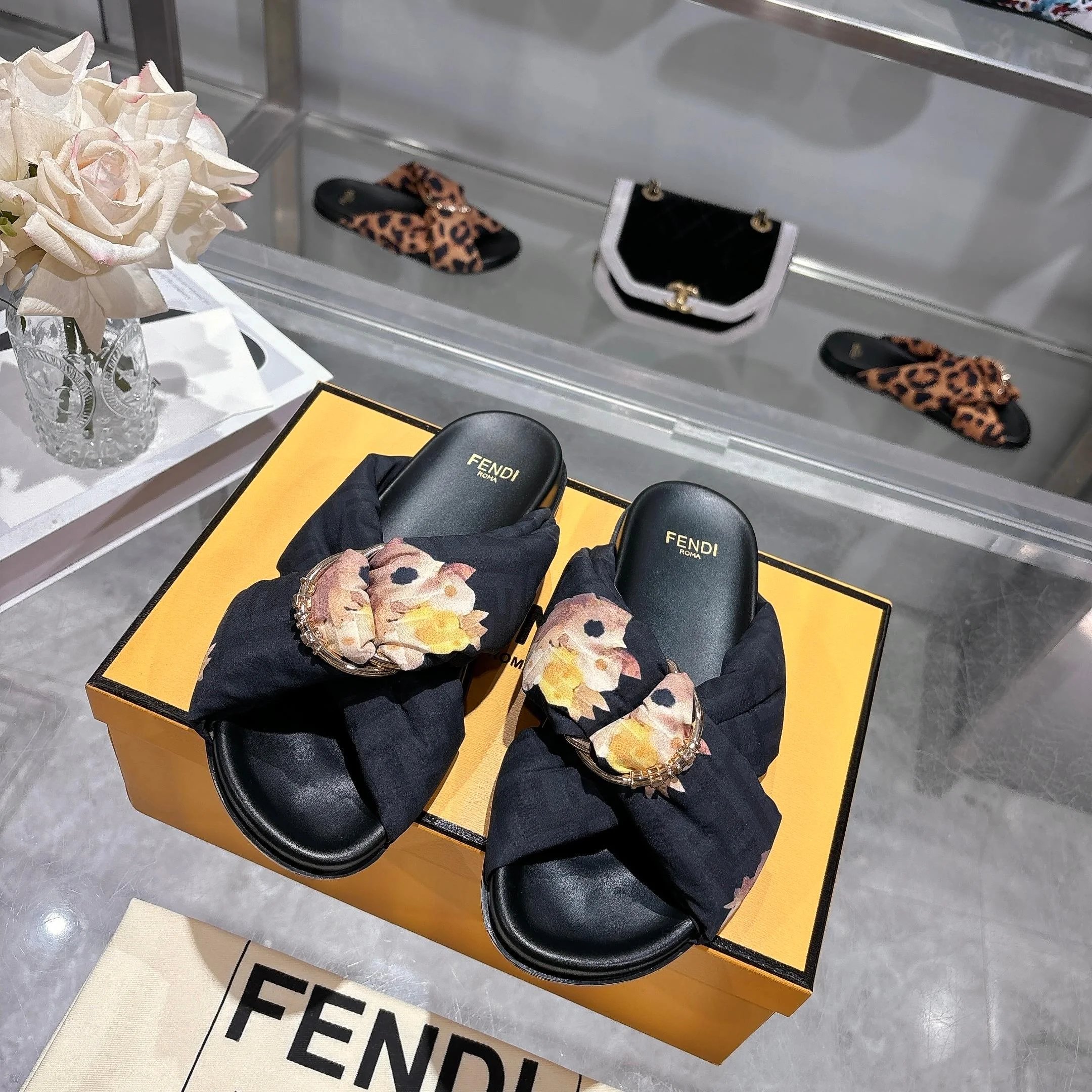 FENDI Slides Black-Gold EU35-46 A90202609110038 - Image 9