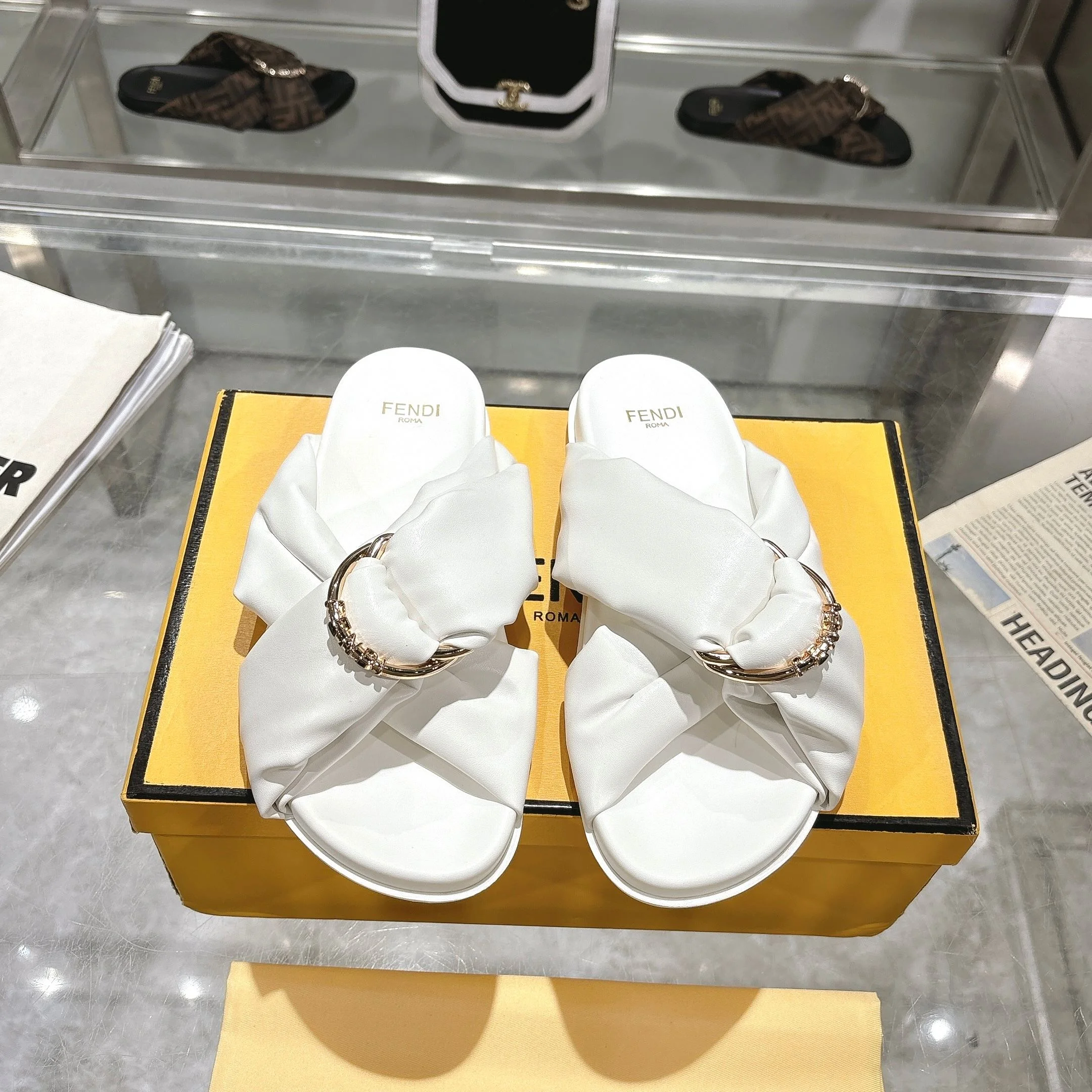 FENDI Slides White-Gold A90202609110044