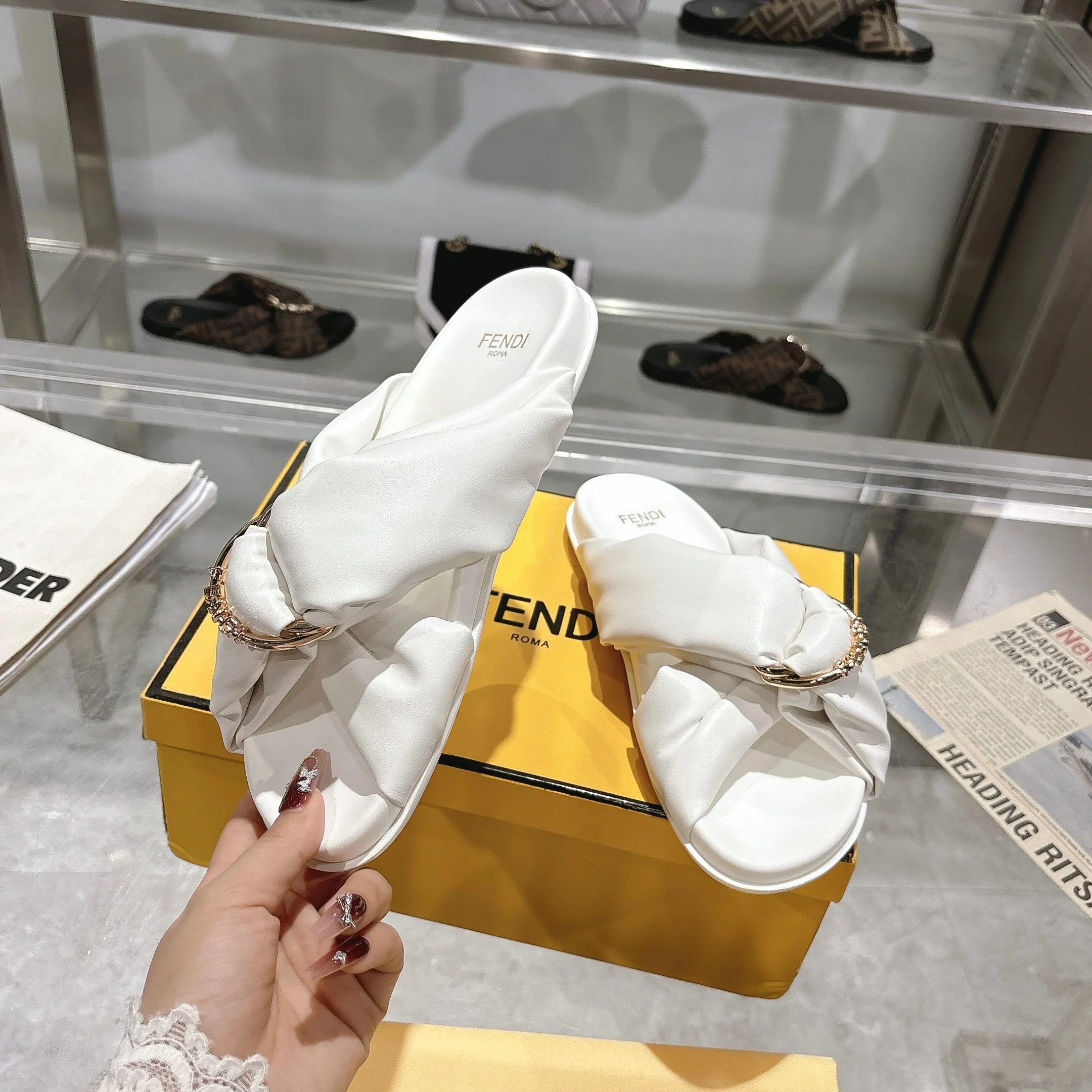 FENDI Slides White-Gold A90202609110044 - Image 2