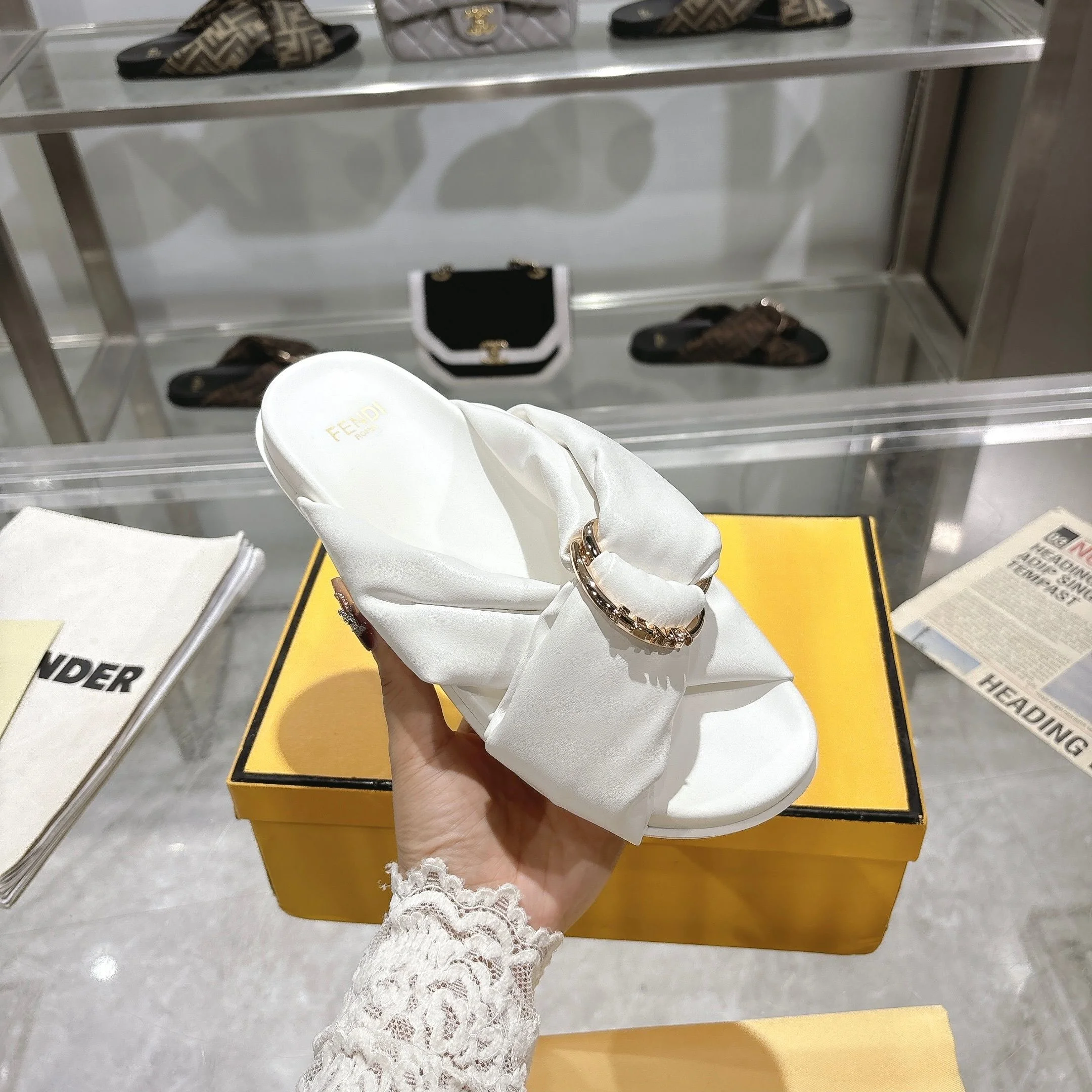 FENDI Slides White-Gold A90202609110044 - Image 4