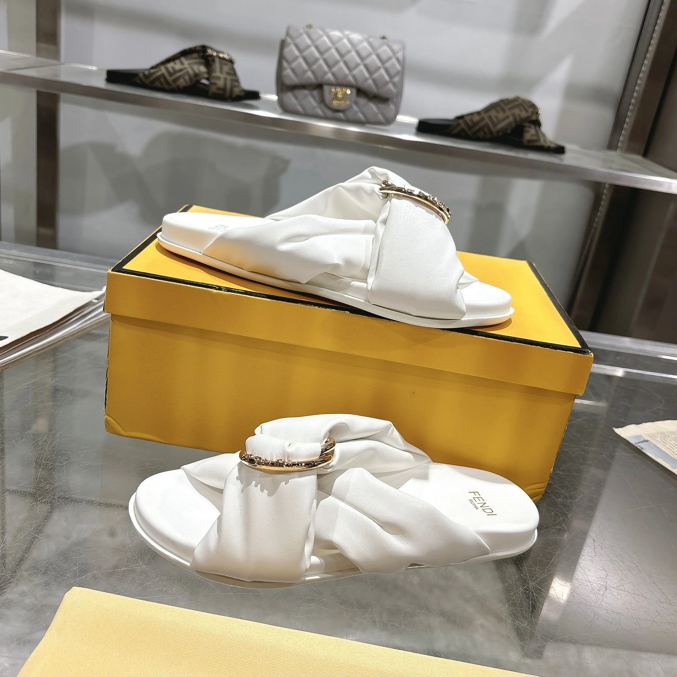 FENDI Slides White-Gold A90202609110044 - Image 7