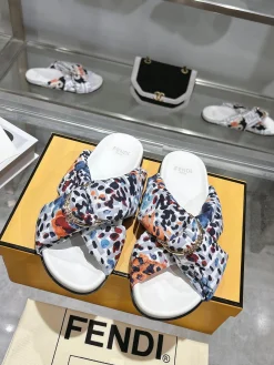 FENDI Slides White-Multi A90202609110037