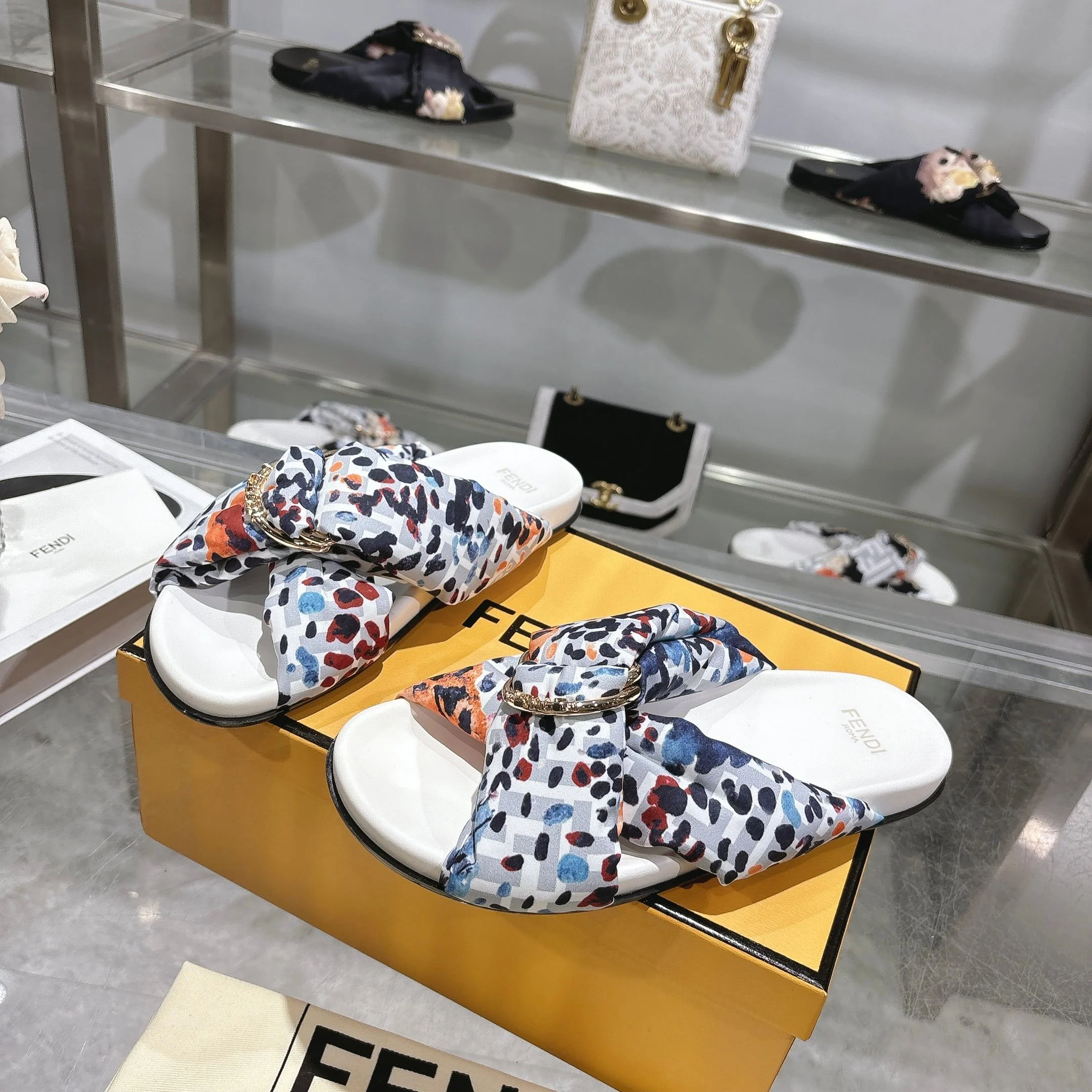 FENDI Slides White-Multi A90202609110037 - Image 2