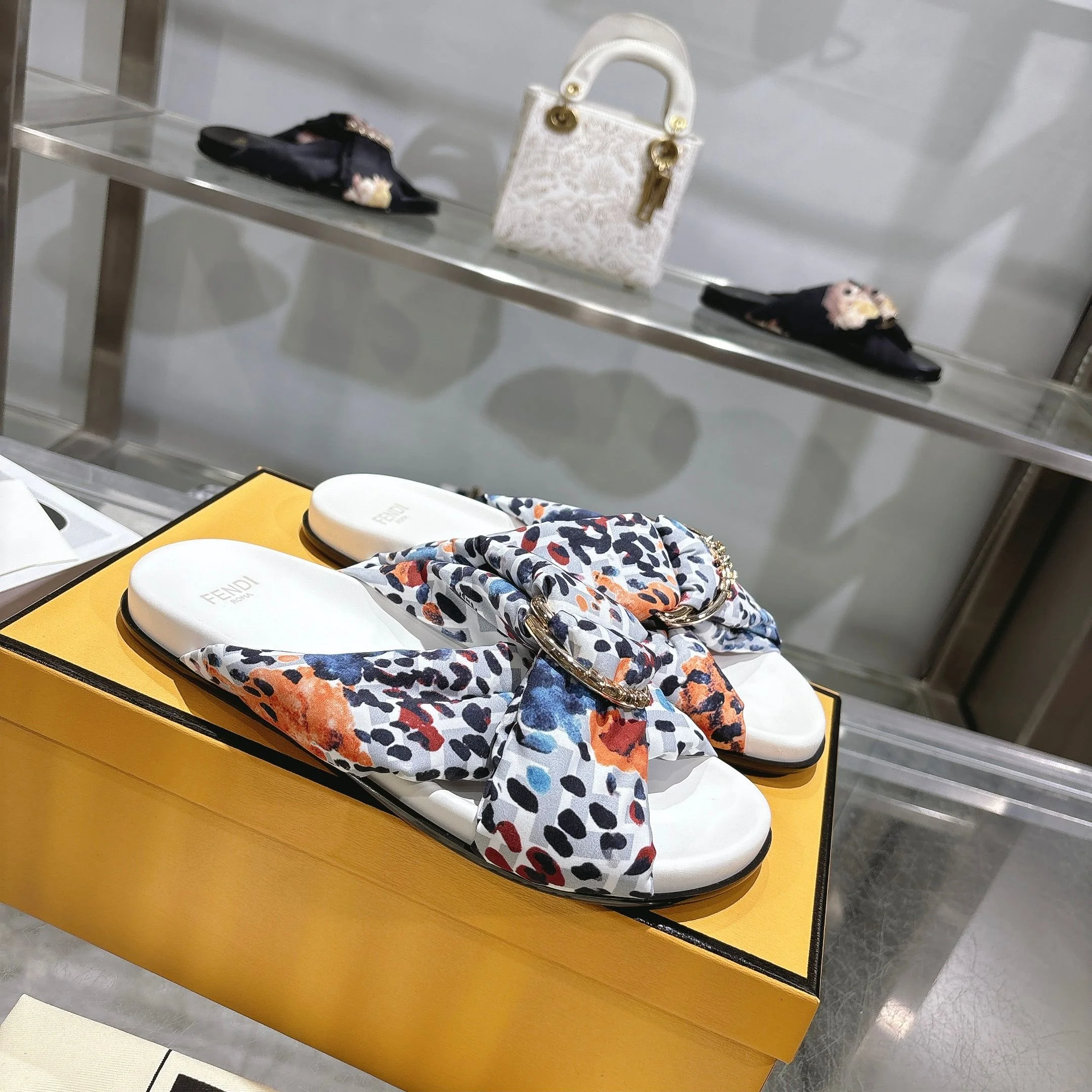 FENDI Slides White-Multi A90202609110037 - Image 3