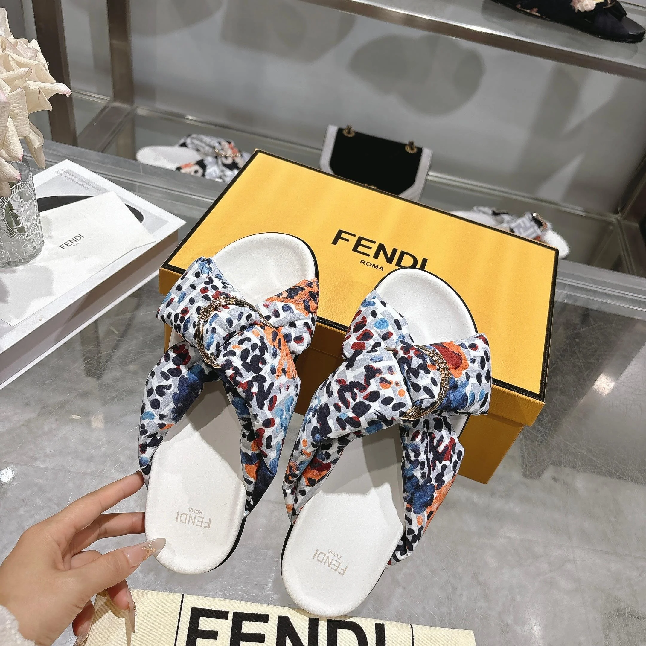 FENDI Slides White-Multi A90202609110037 - Image 5