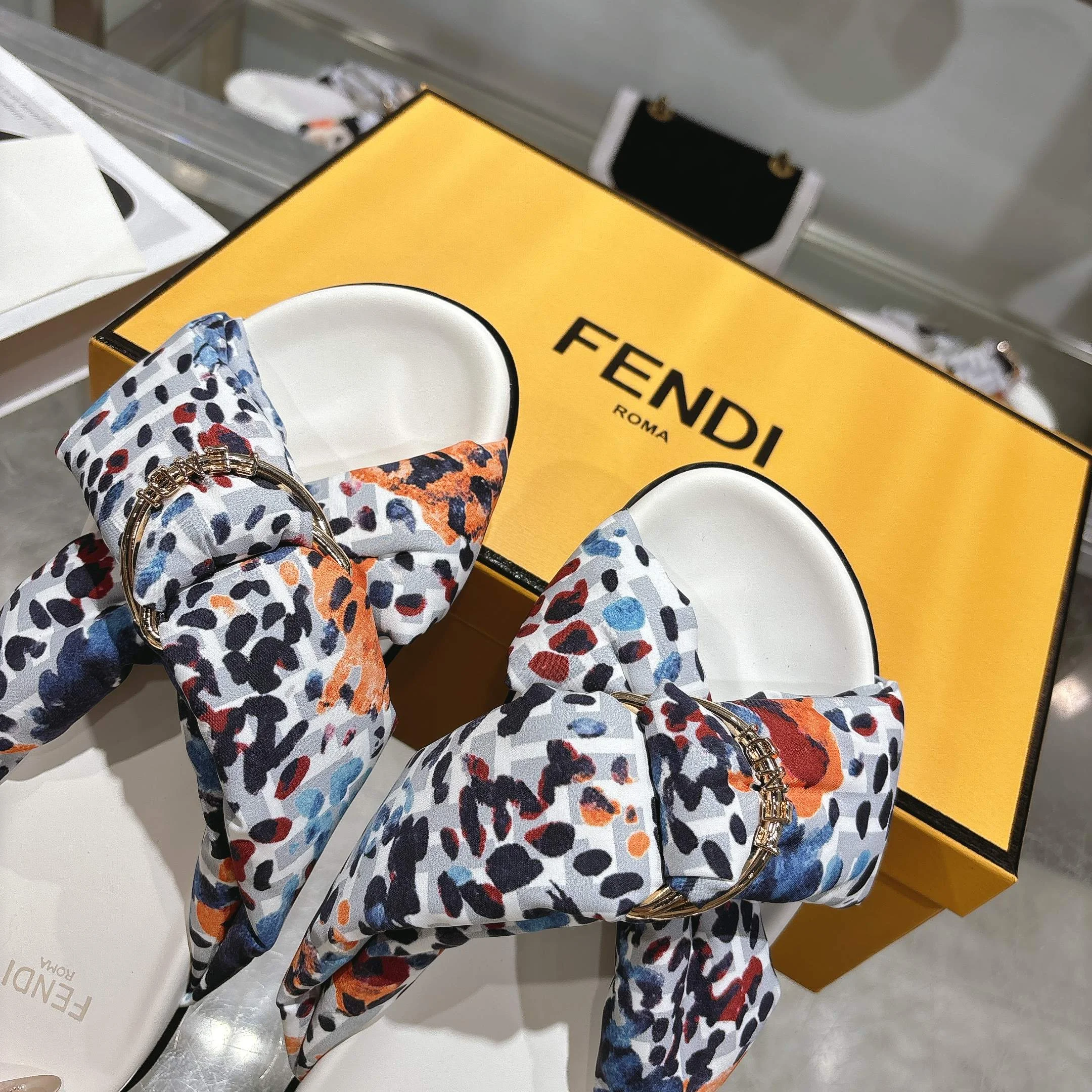 FENDI Slides White-Multi A90202609110037 - Image 6