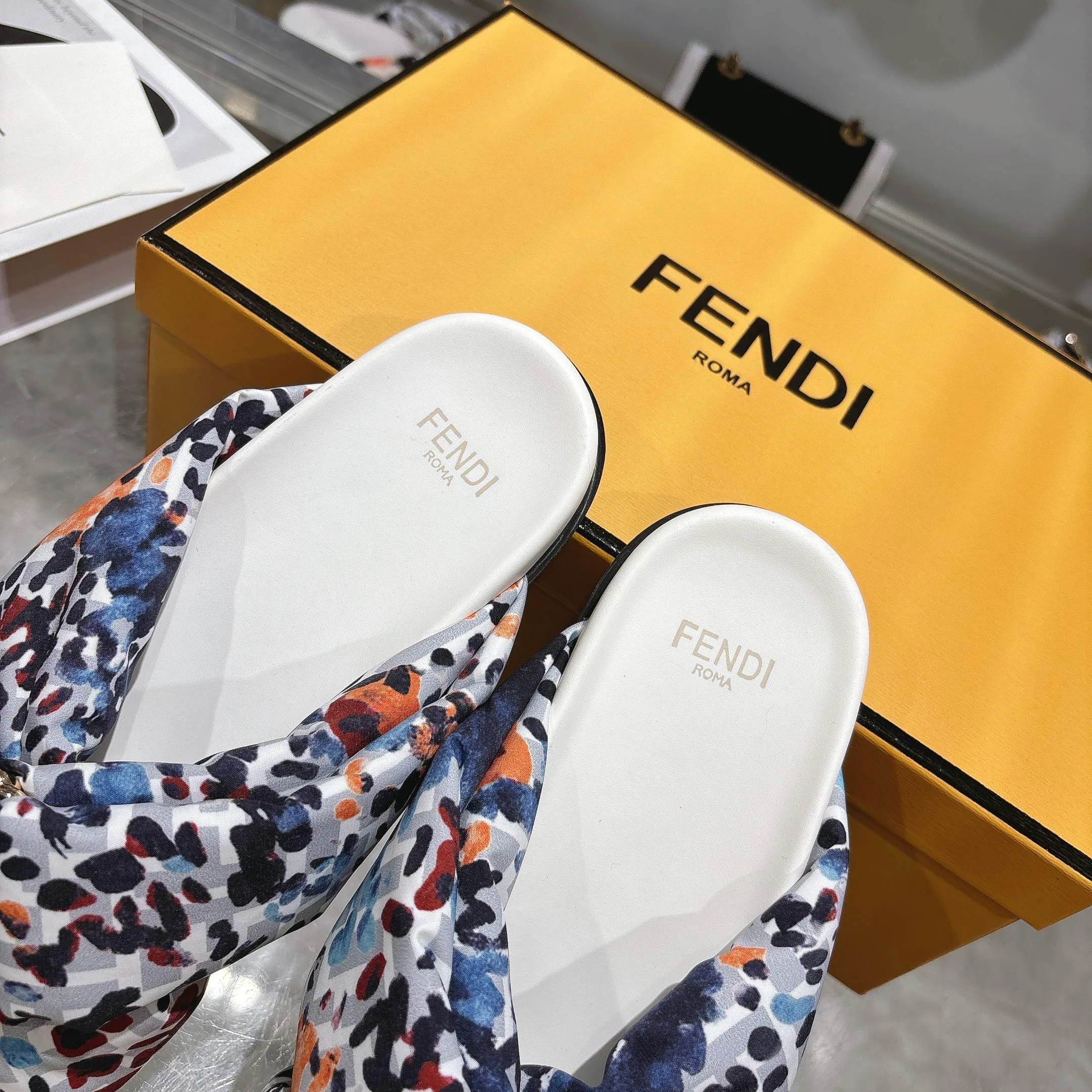 FENDI Slides White-Multi A90202609110037 - Image 7