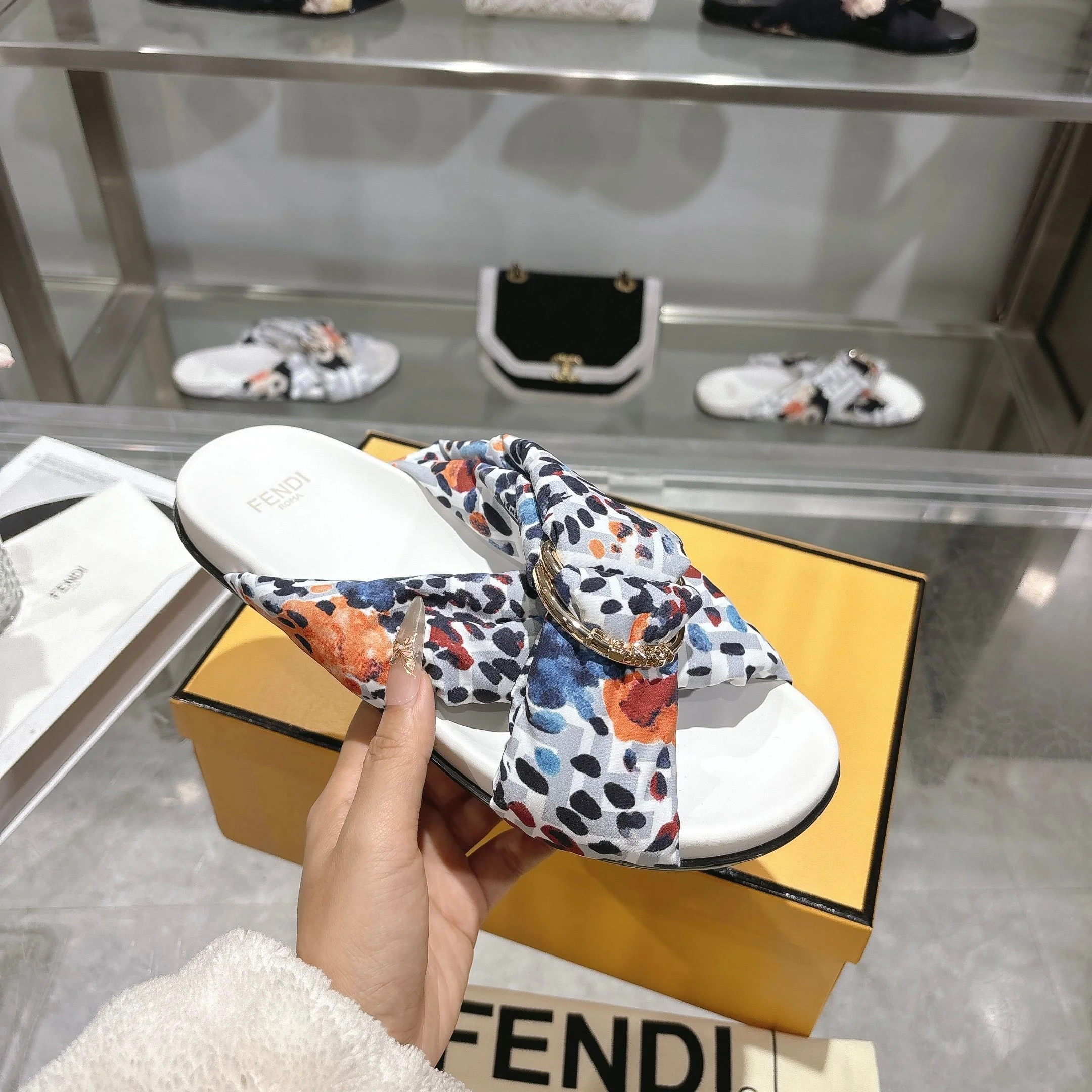 FENDI Slides White-Multi A90202609110037 - Image 9
