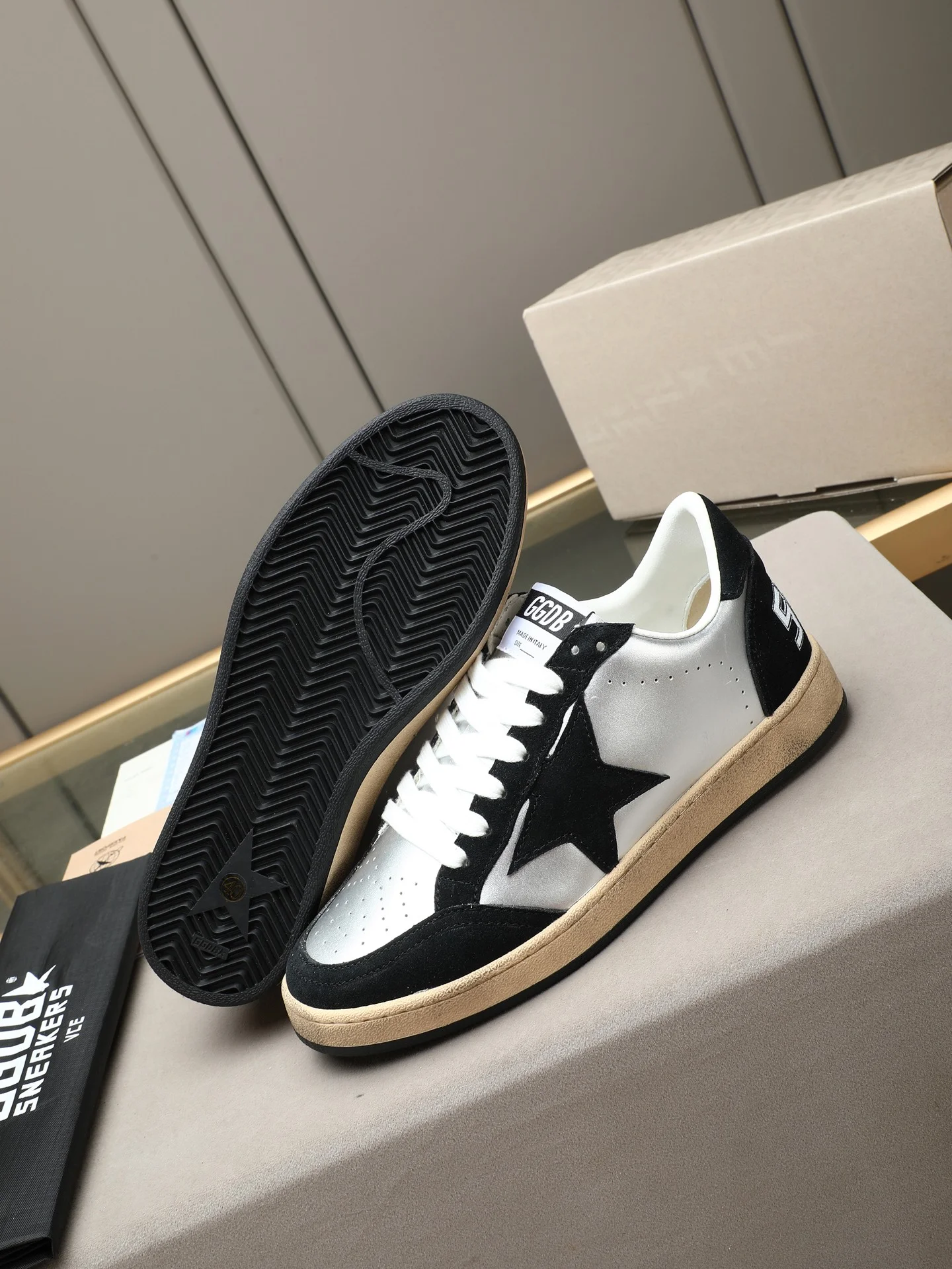 GGDB Sneakers Silver-Black B20202609110738 - Image 3