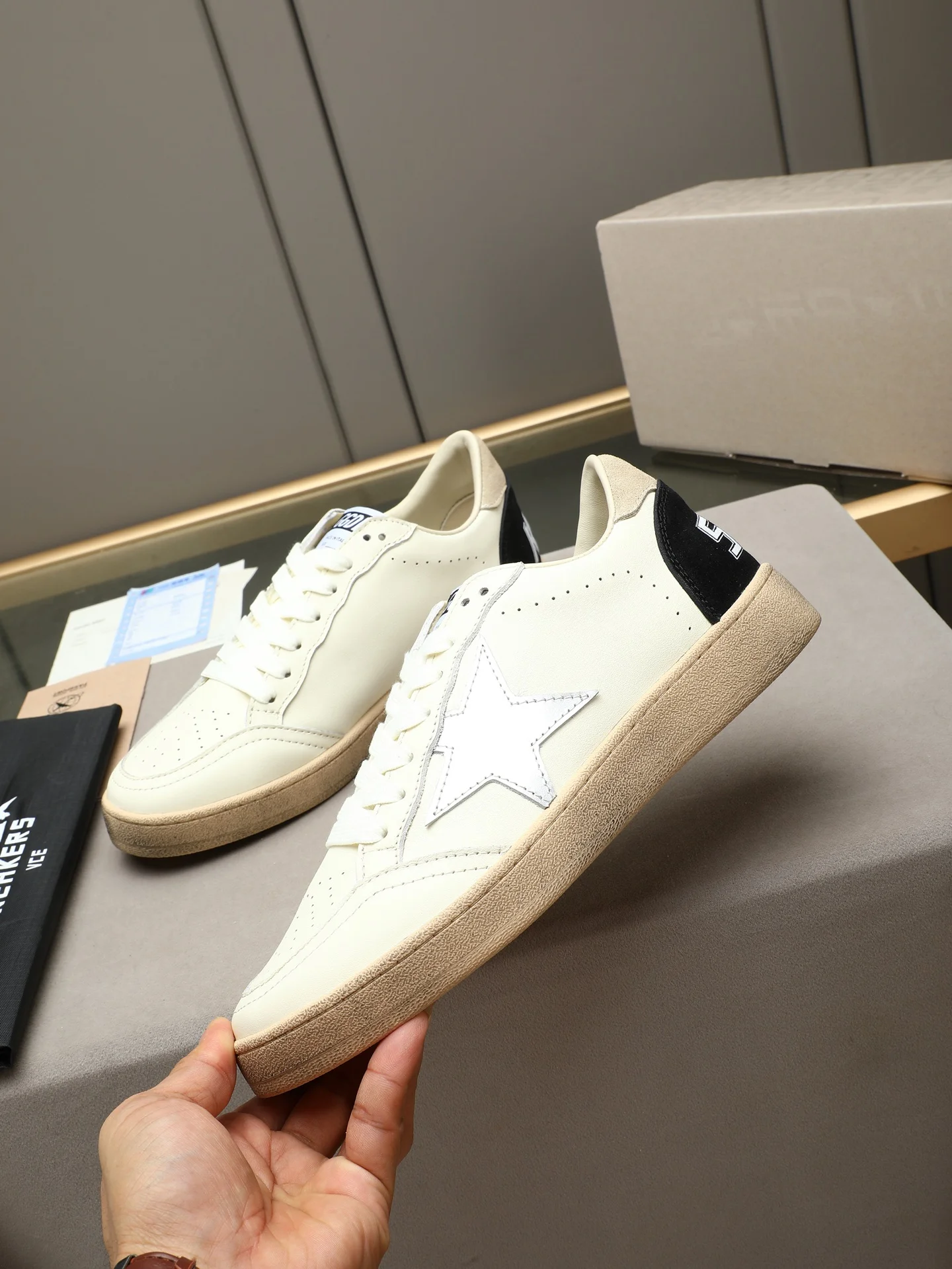 GGDB Sneakers White-Black B20202609110739 - Image 2