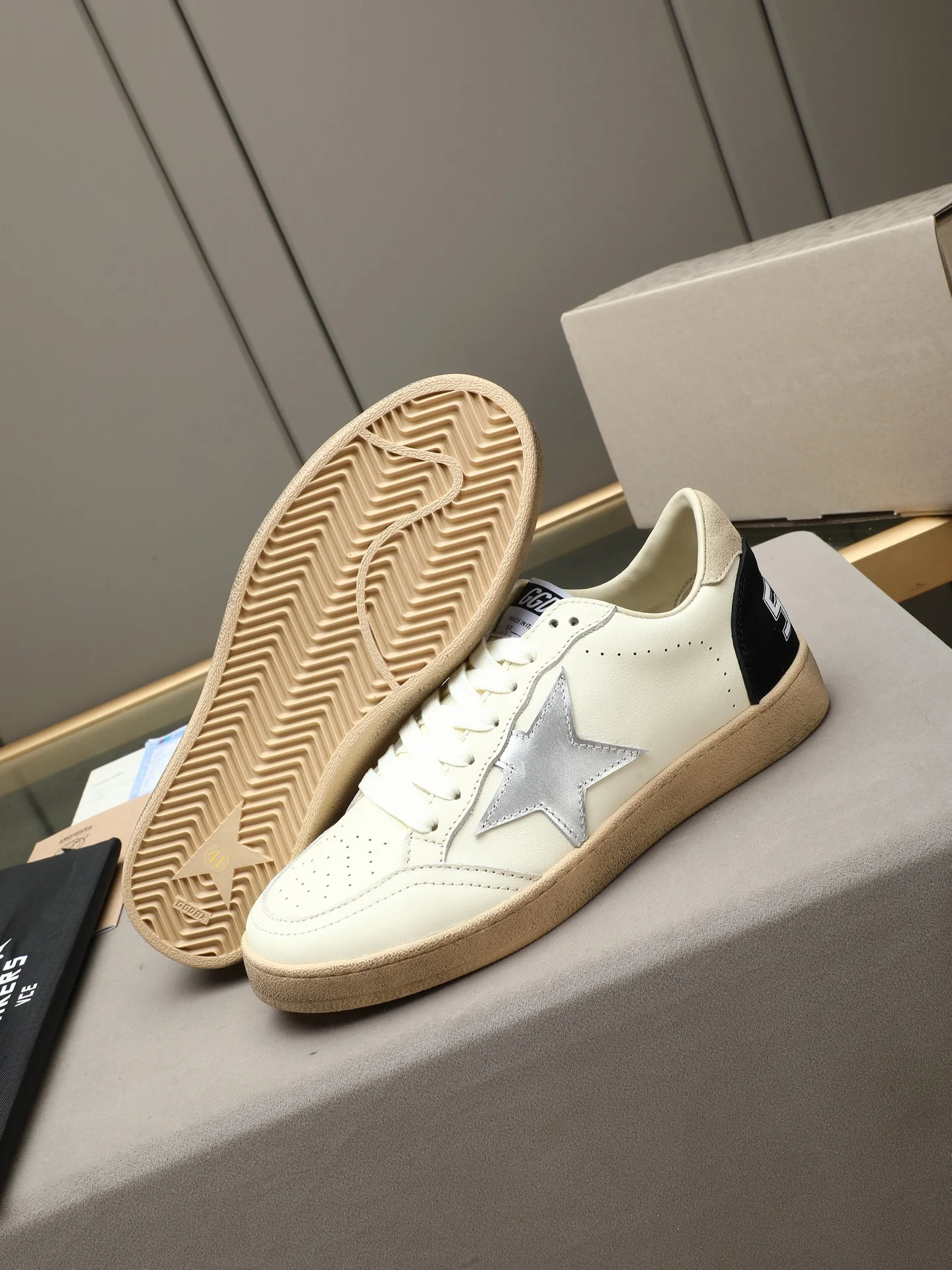 GGDB Sneakers White-Black B20202609110739 - Image 3