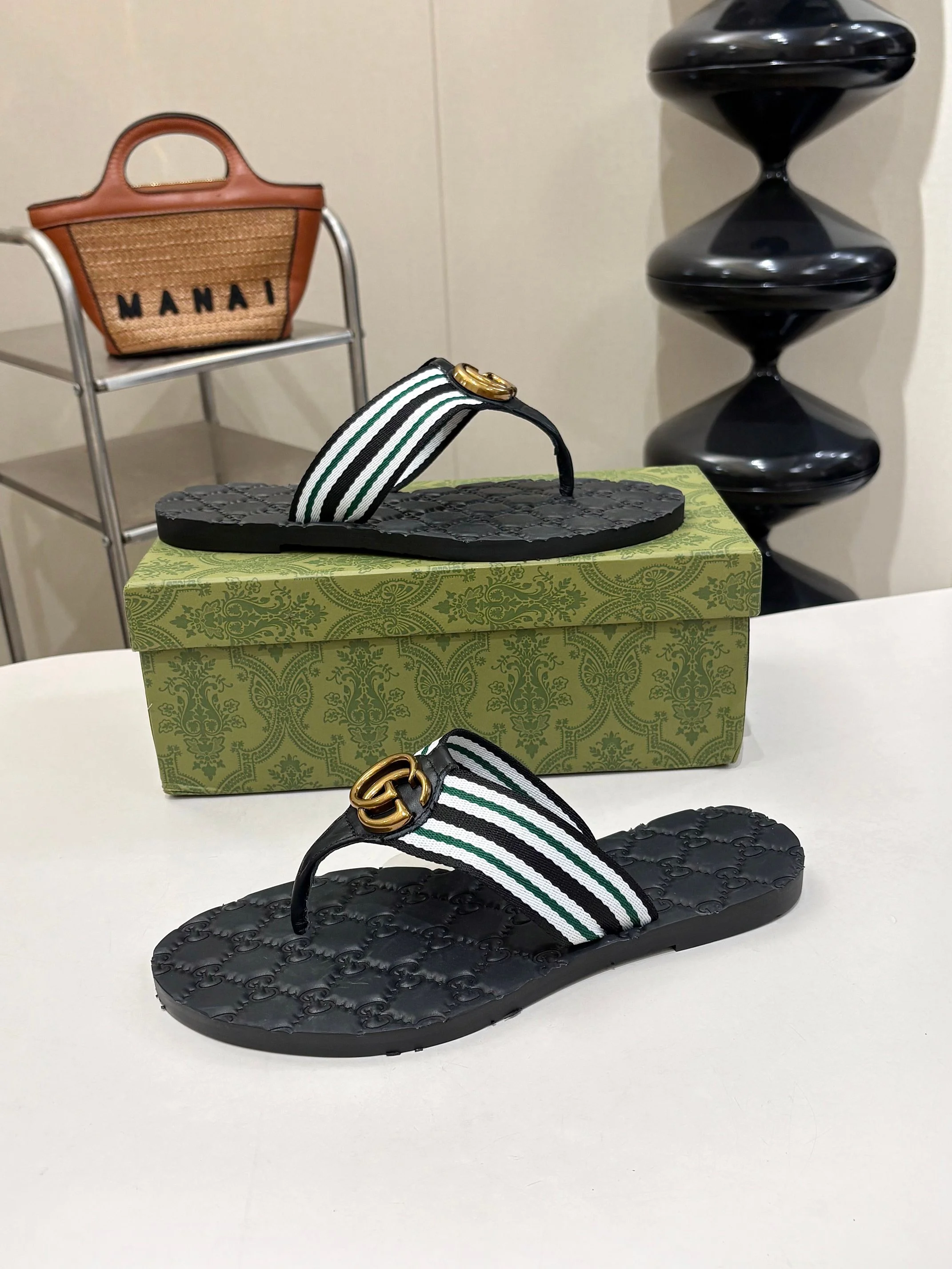 GUCCI Sandals Leather Black-Gold EU35-45 B046202609110059