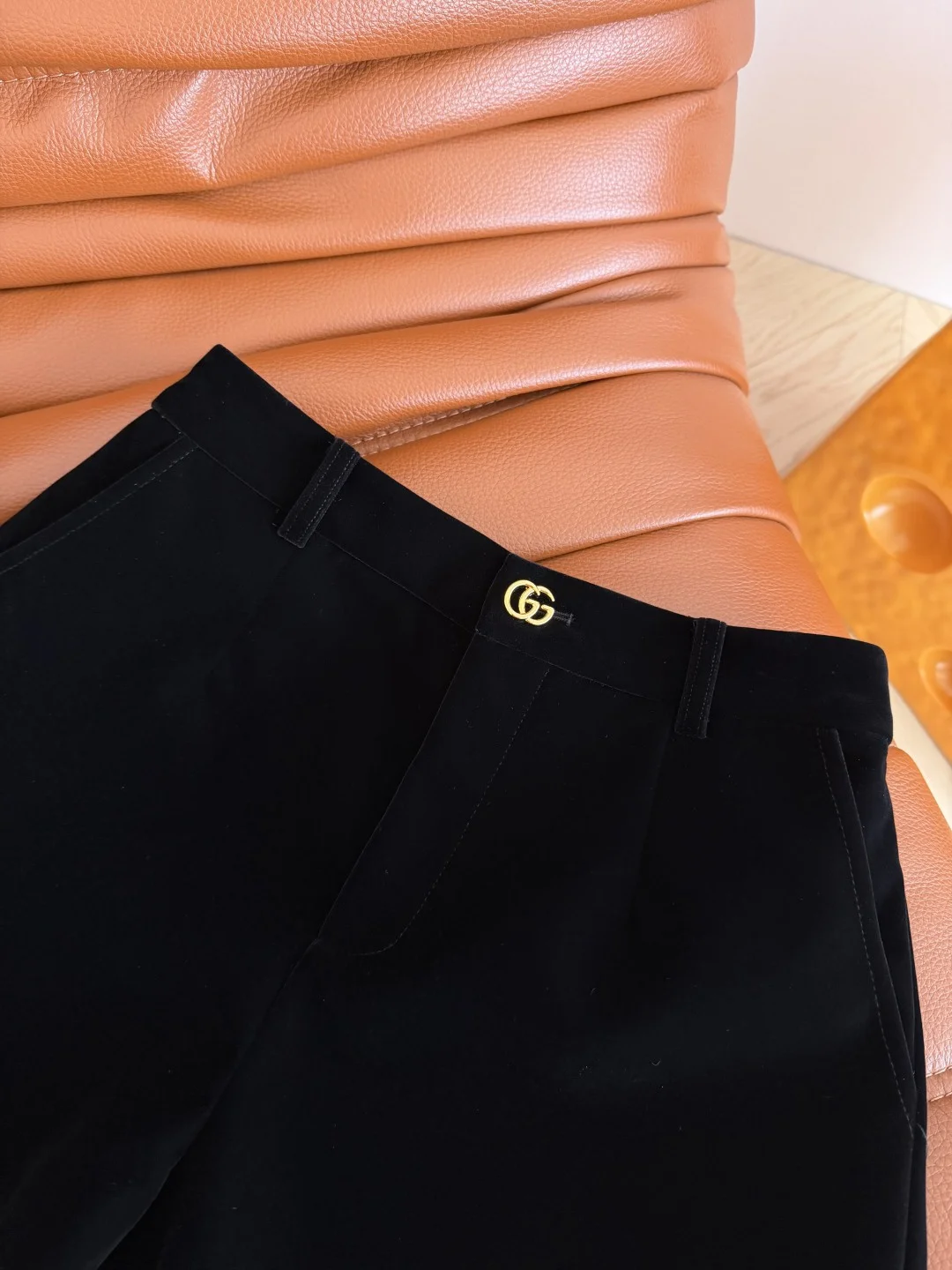 GUCCI Shorts Black-Gold S-L B15202609060808 - Image 2