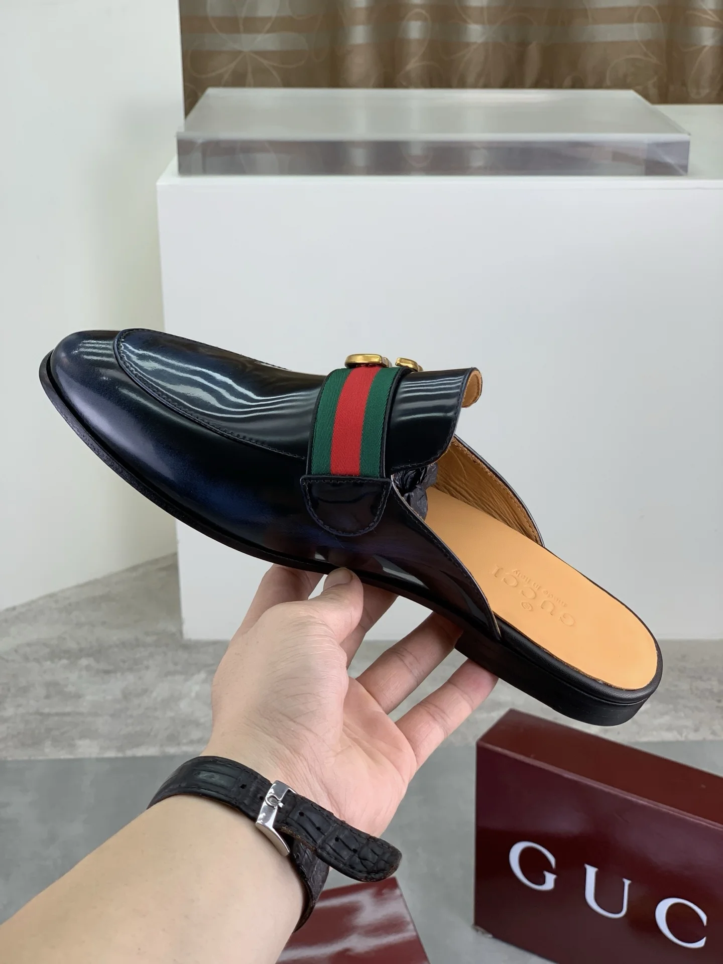 GUCCI Slides Black-Gold D20202609110990 - Image 6