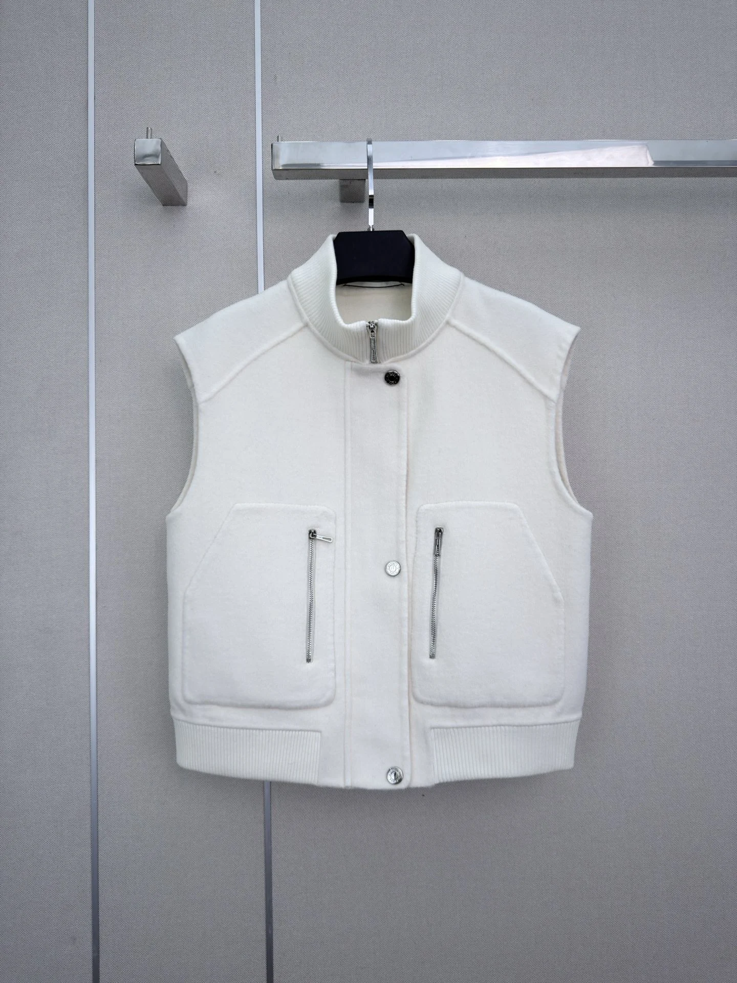 HERMES Jackets White-Silver S-L D05202609061125