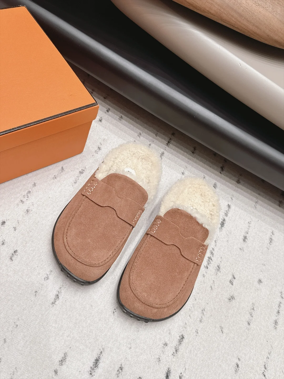 HERMES Loafers Brown-Cream B80202609111533