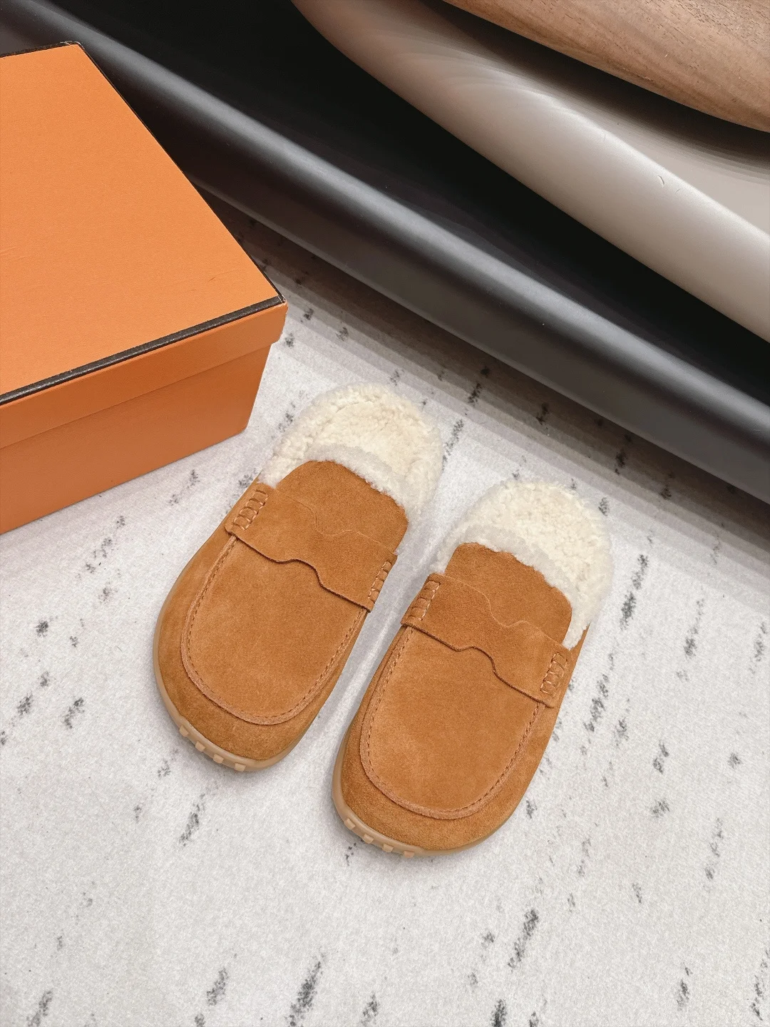 HERMES Loafers Suede and Wool Brown-Cream EU35-44 B90202609111534