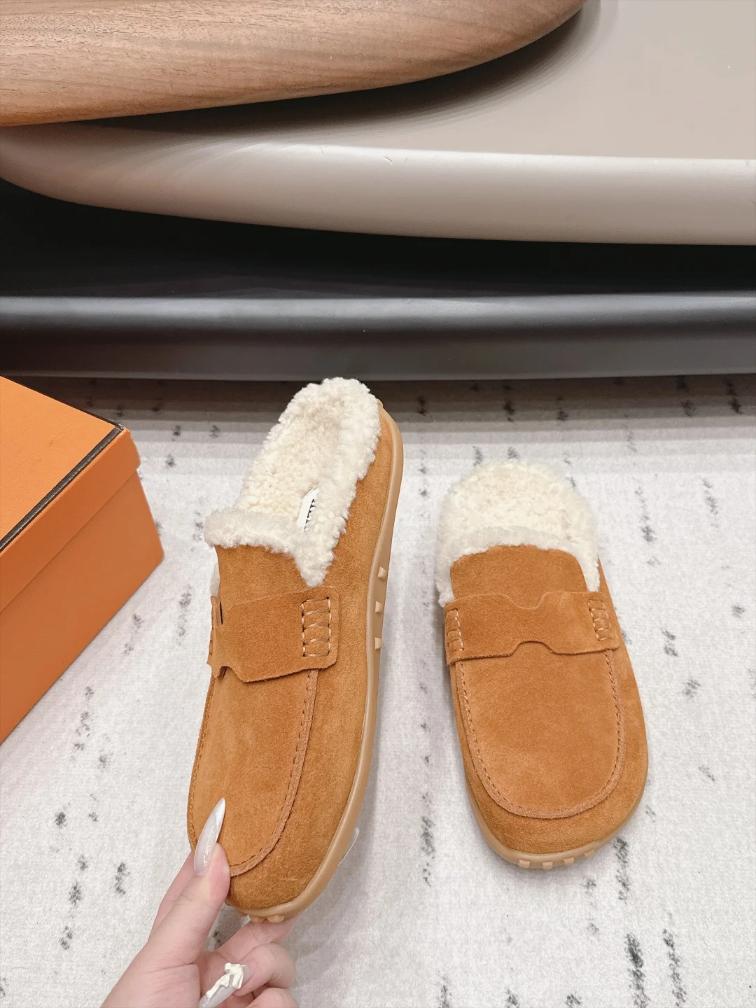 HERMES Loafers Suede and Wool Brown-Cream EU35-44 B90202609111534 - Image 4