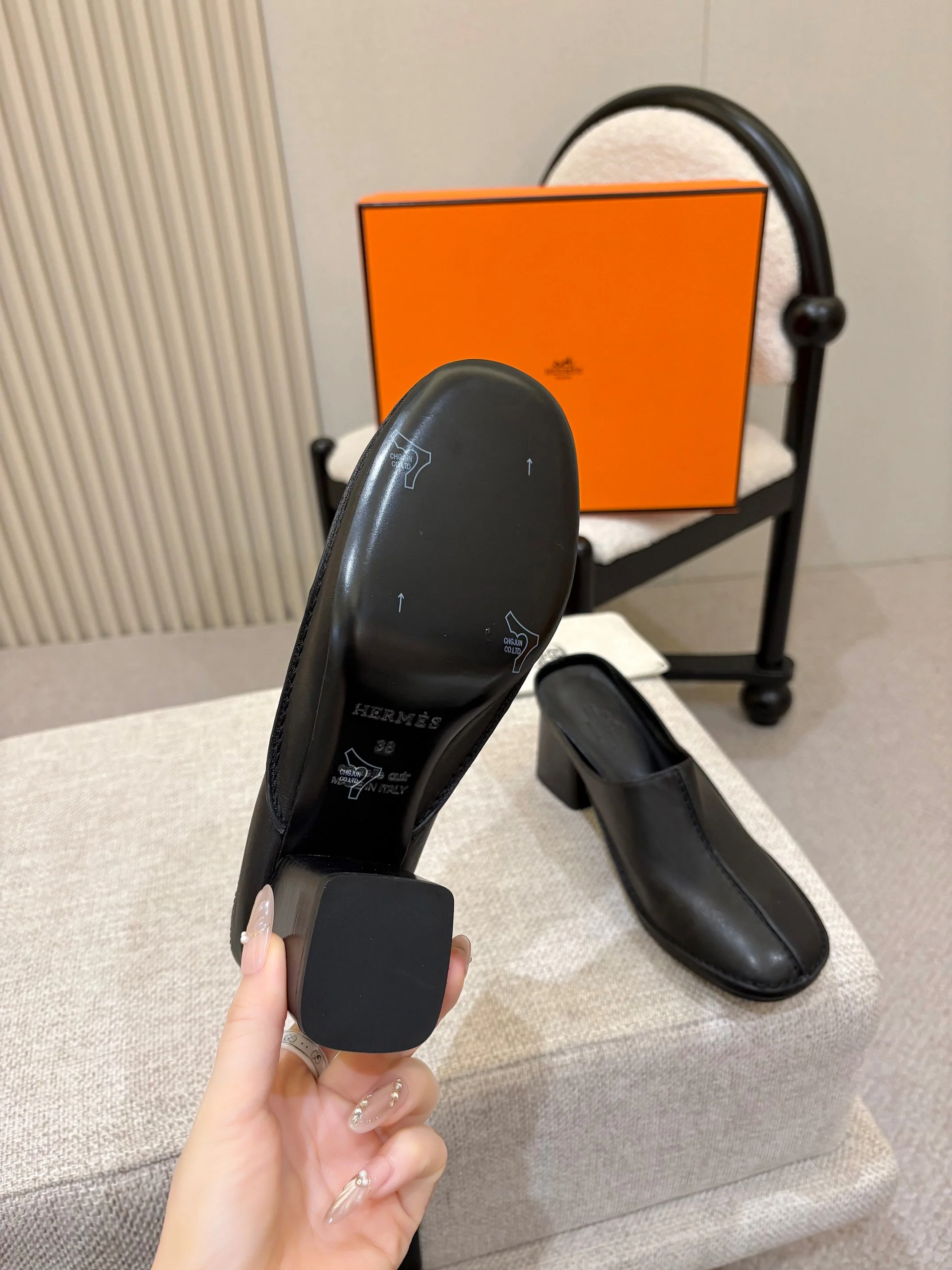HERMES Mules Calfskin Leather Black EU35-41 B60202609110556 - Image 8