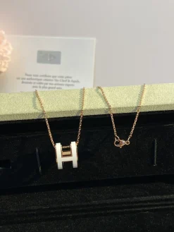 HERMES Necklaces V Gold One Size A30202609070056