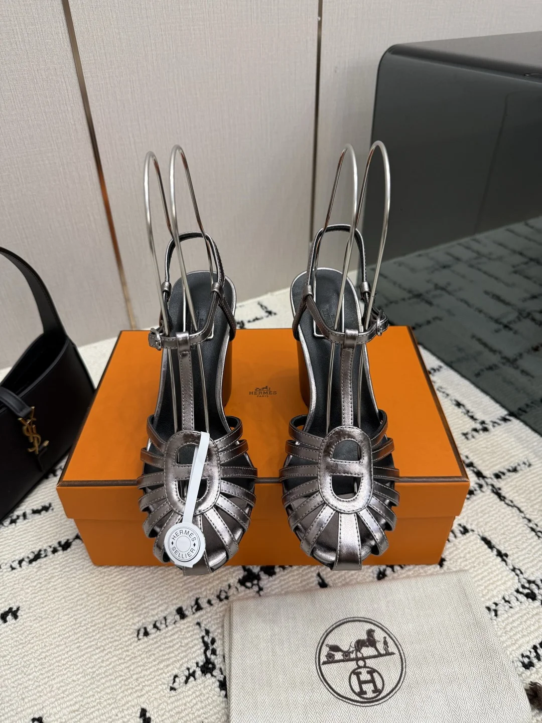 HERMES Sandals Goat Leather Silver-Black EU35-39 C80202609110308