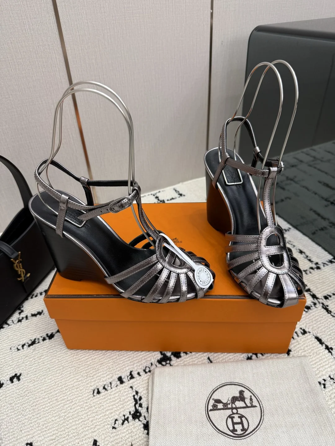 HERMES Sandals Goat Leather Silver-Black EU35-39 C80202609110308 - Image 2