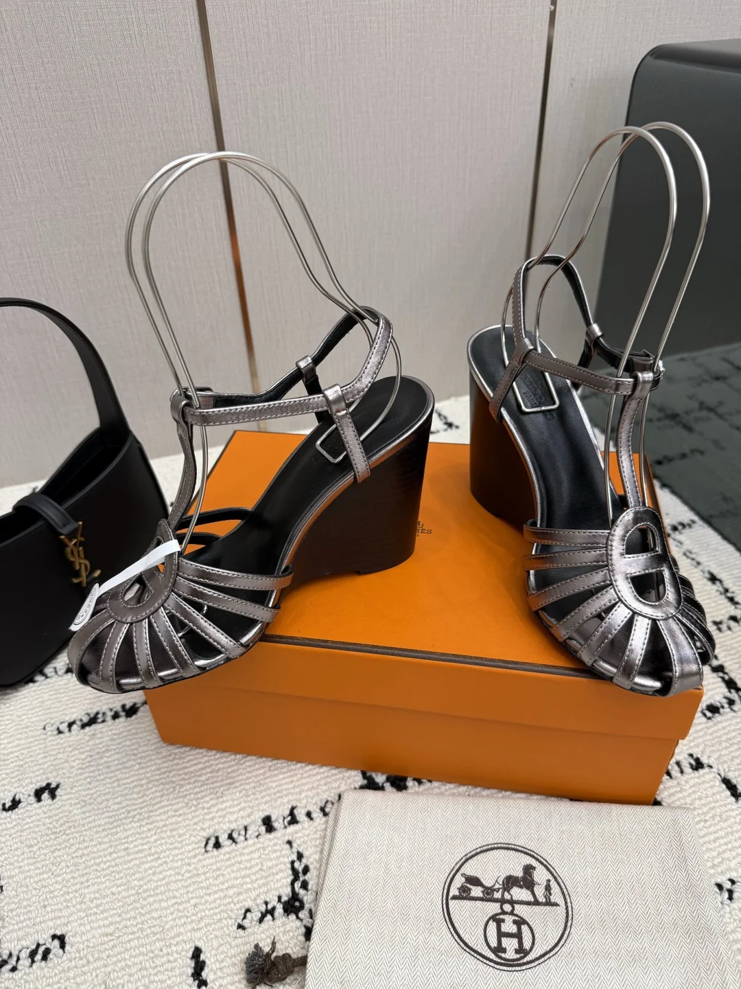 HERMES Sandals Goat Leather Silver-Black EU35-39 C80202609110308 - Image 3