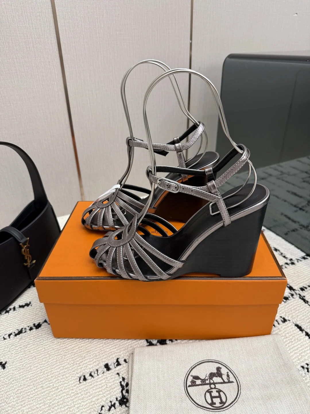 HERMES Sandals Goat Leather Silver-Black EU35-39 C80202609110308 - Image 4