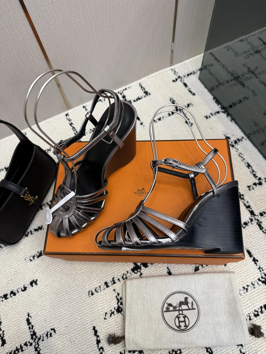 HERMES Sandals Goat Leather Silver-Black EU35-39 C80202609110308 - Image 5