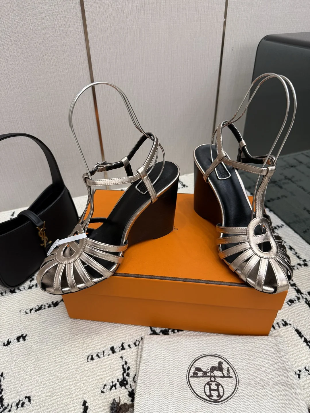 HERMES Sandals Lambskin Leather Gold-Black EU35-41 C80202609110307 - Image 3