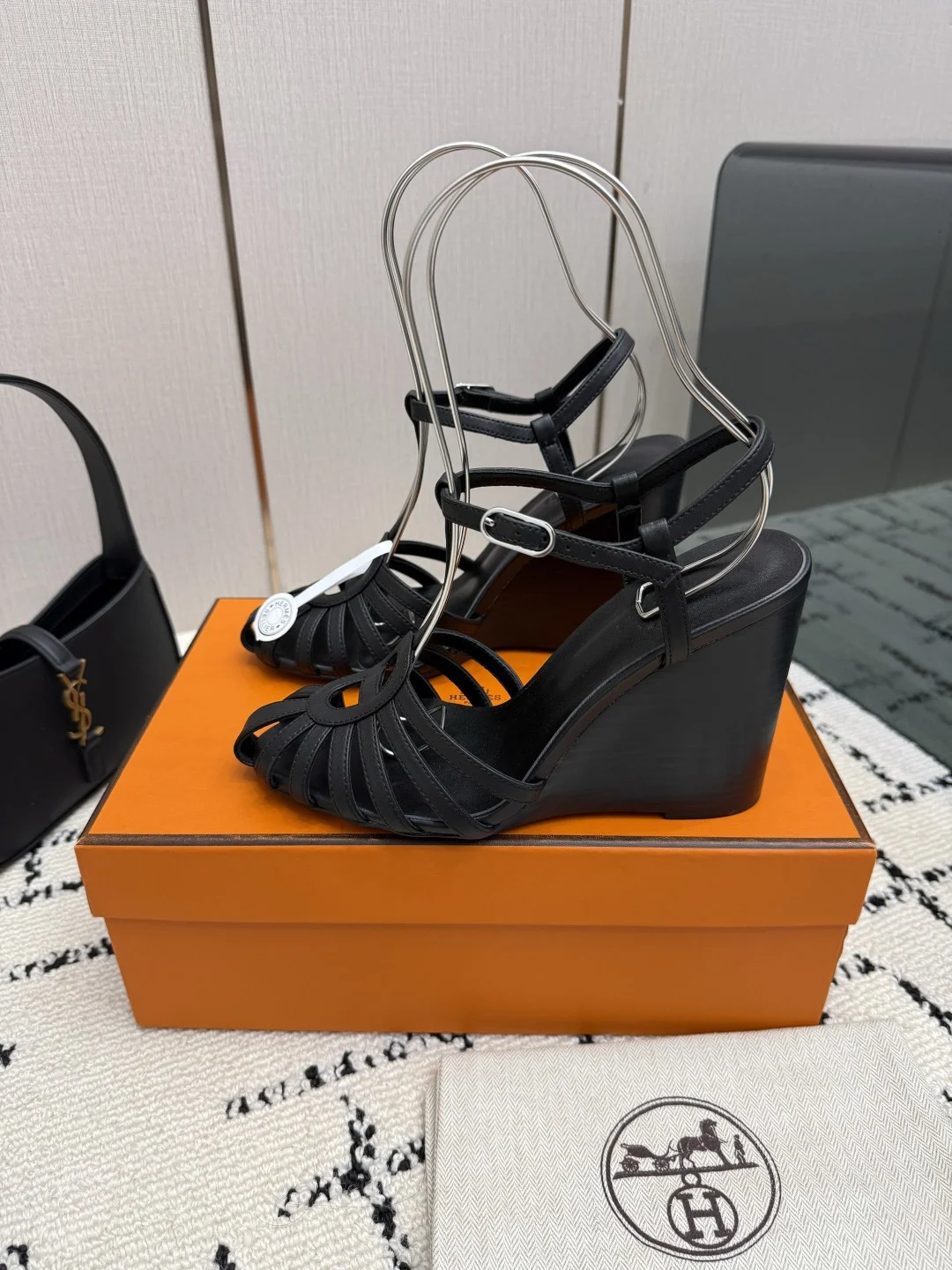 HERMES Sandals Leather Black EU35-39 C80202609110311 - Image 4