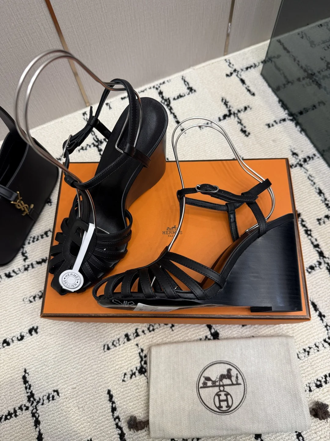 HERMES Sandals Leather Black EU35-39 C80202609110311 - Image 5