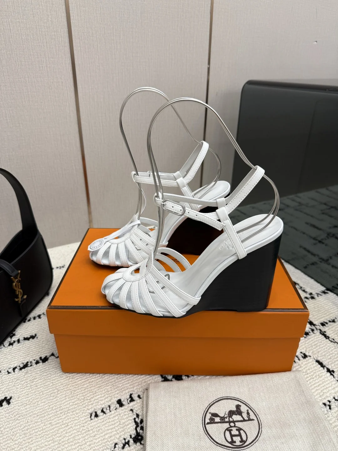 HERMES Sandals Leather White-Brown EU35-39 C80202609110309 - Image 4