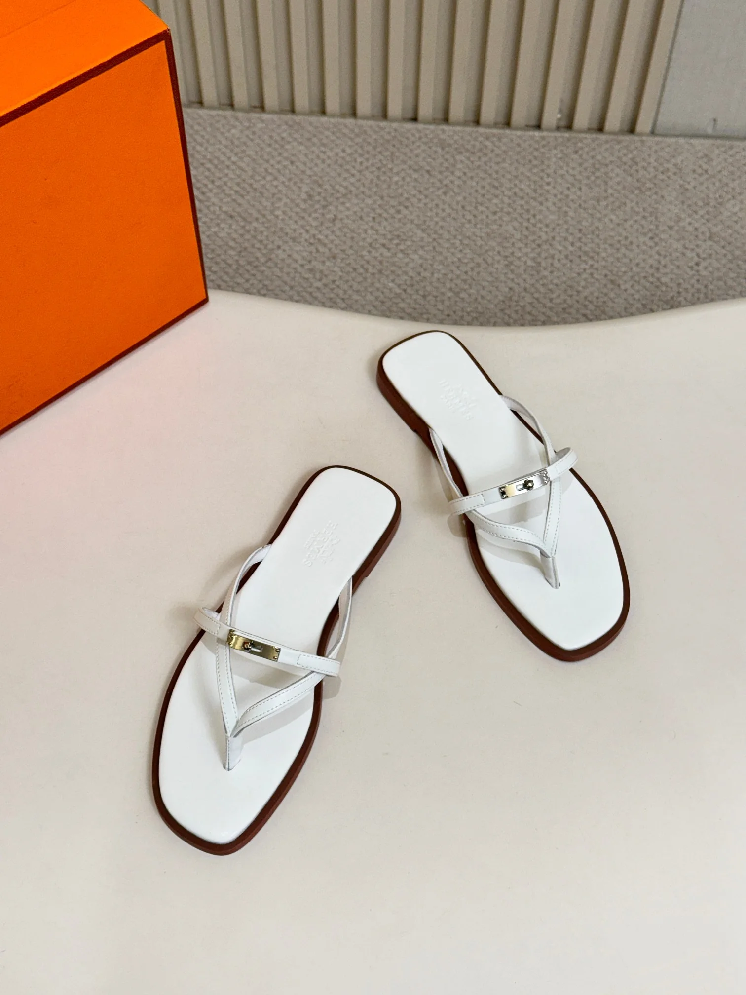 HERMES Sandals White-Pink-Black-Brown-Beige-Orange-Yellow-Red A50202609111106 - Image 2