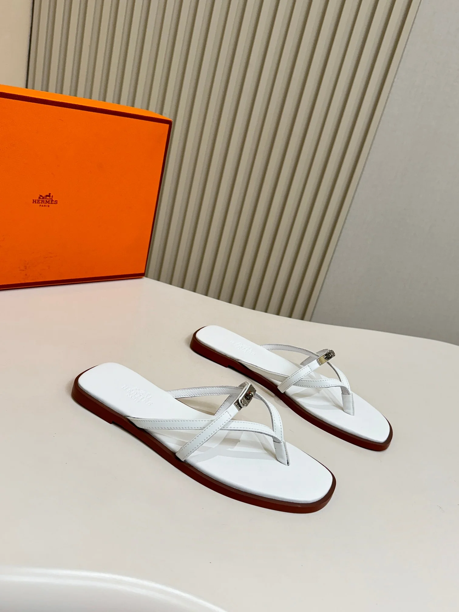 HERMES Sandals White-Pink-Black-Brown-Beige-Orange-Yellow-Red A50202609111106 - Image 3