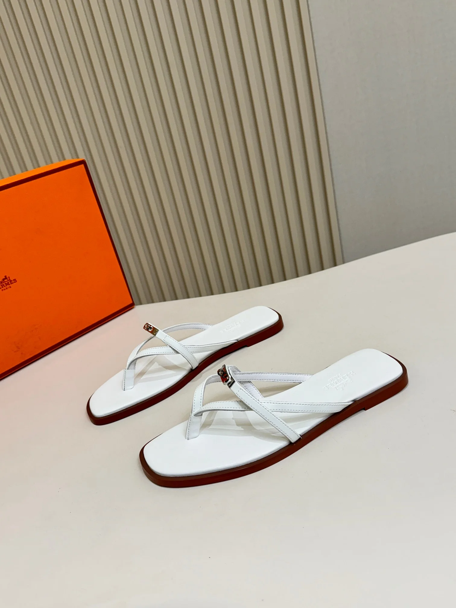 HERMES Sandals White-Pink-Black-Brown-Beige-Orange-Yellow-Red A50202609111106 - Image 4