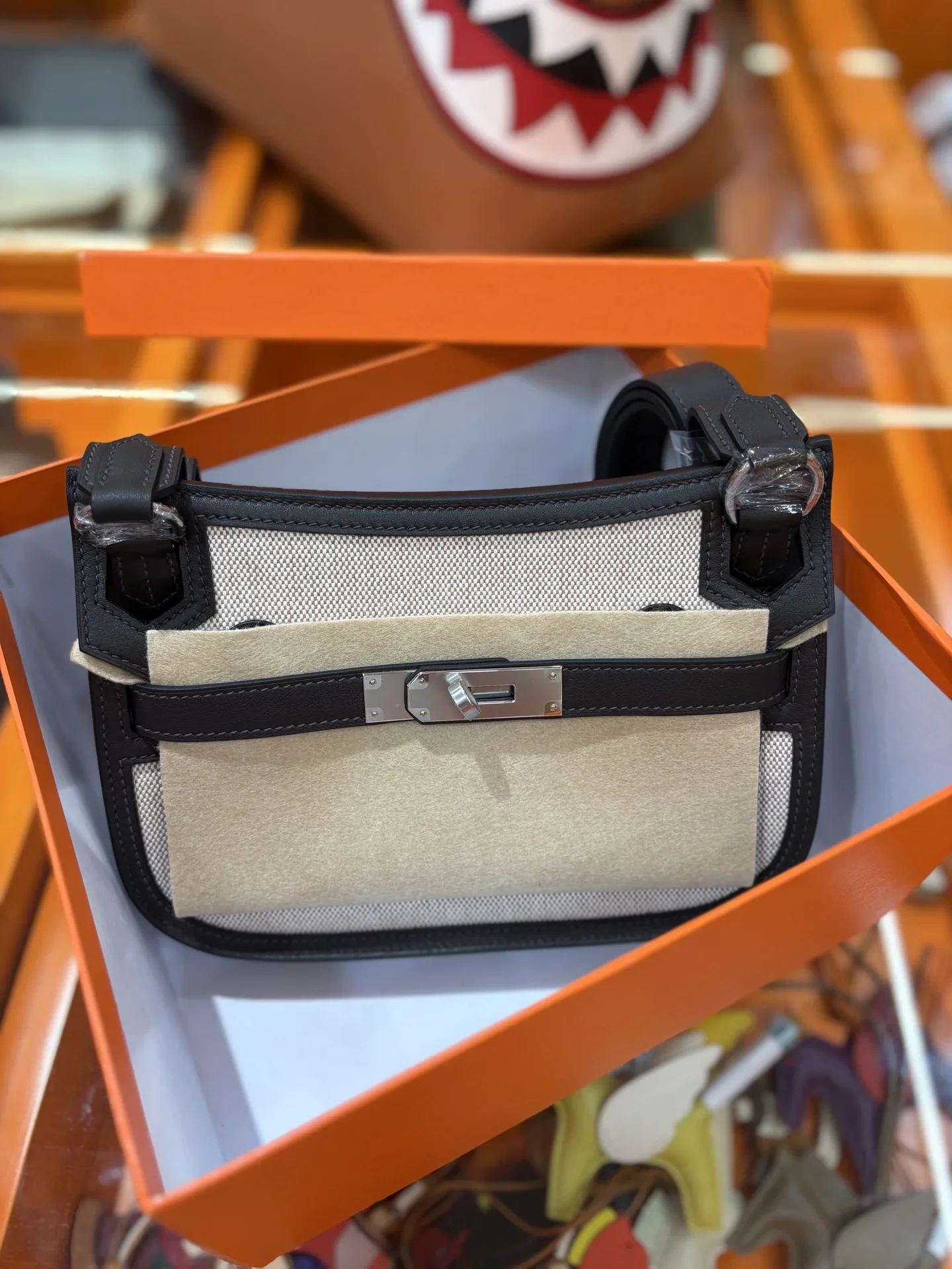 HERMES Shoulder Bags Black-White A250202609090229 - Image 7