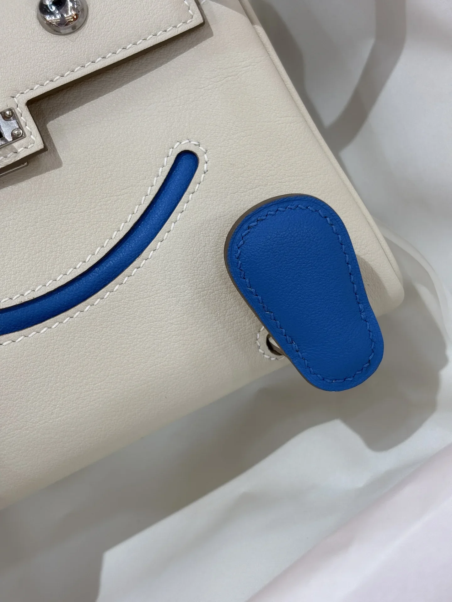 HERMES Shoulder Bags Cream-Blue A350202609090245 - Image 4