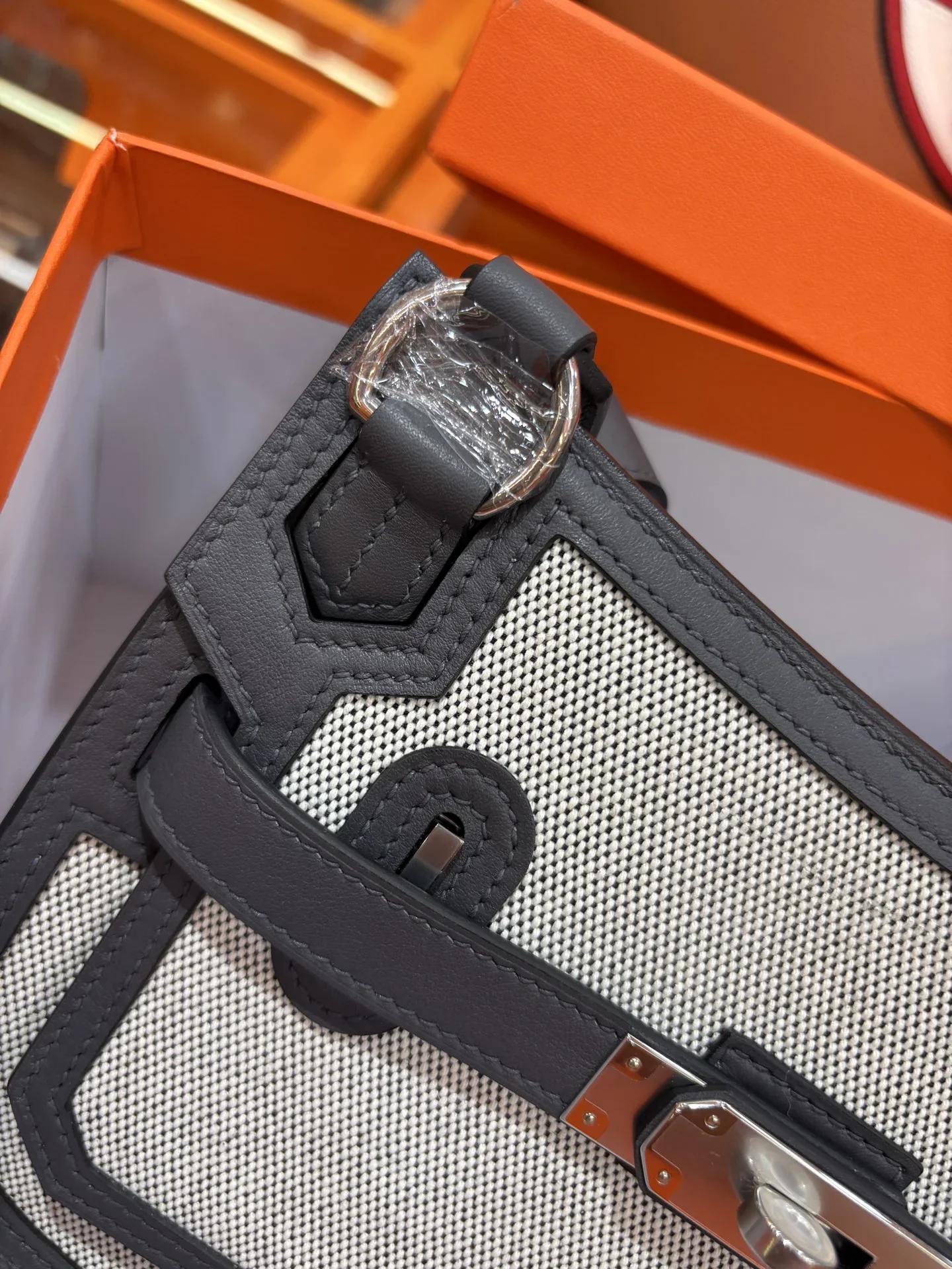 HERMES Shoulder Bags Gray-White A250202609090236 - Image 2
