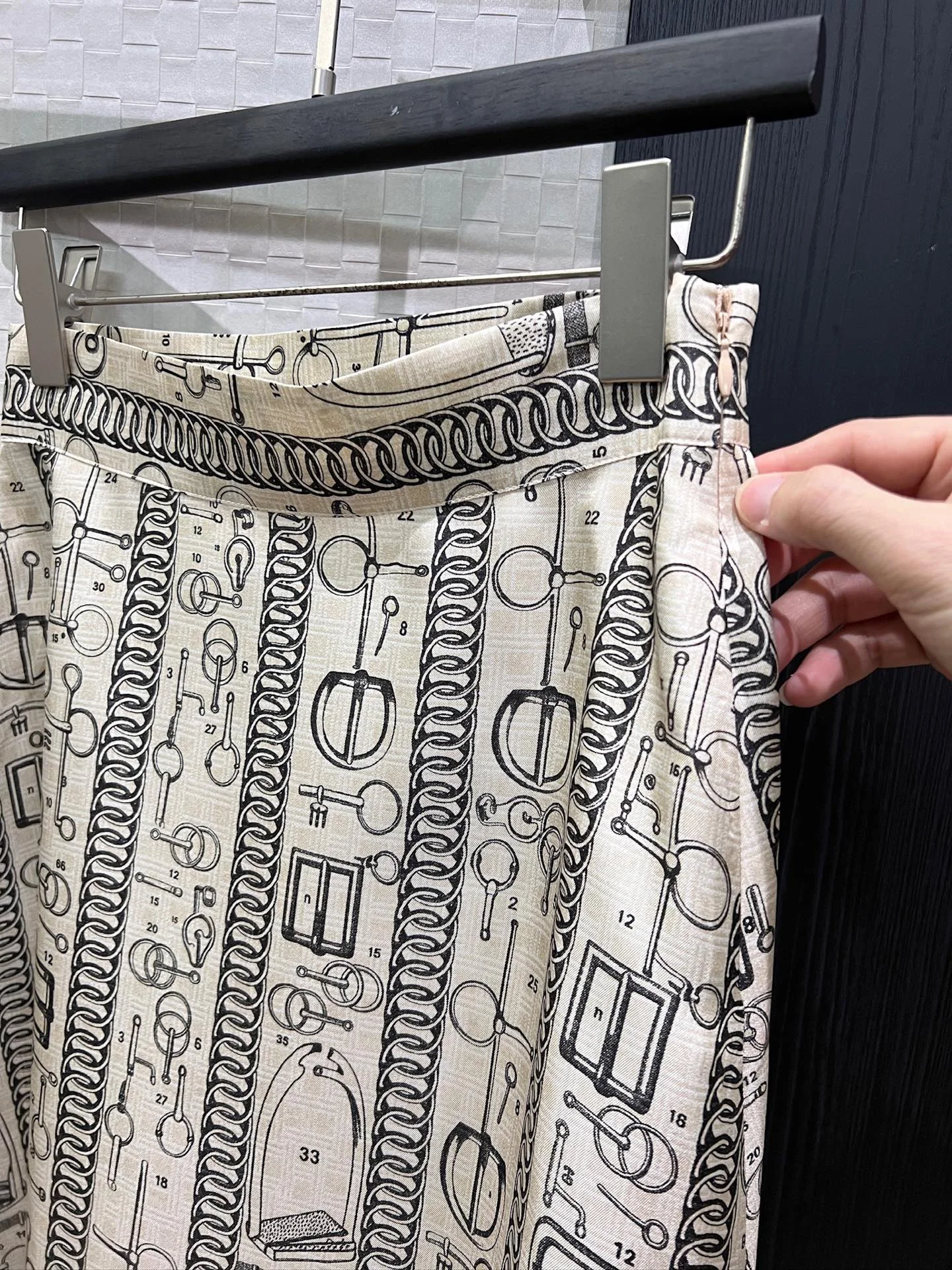 HERMES Skirts Cream-Black S-L C50202609060084 - Image 8
