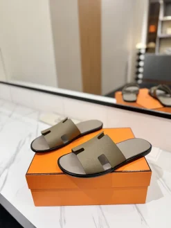 Alternative view of HERMES Slides Calfskin Leather Beige-Black EU39-44 B50202609111858