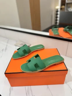 Alternative view of HERMES Slides Grained Calfskin Green-Brown EU35-40 B00202609111866