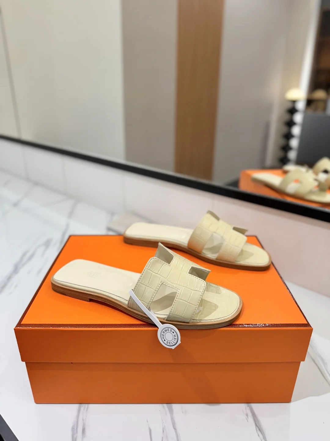 HERMES Slides Pebbled Leather Cream-Orange EU35-40 B00202609111865